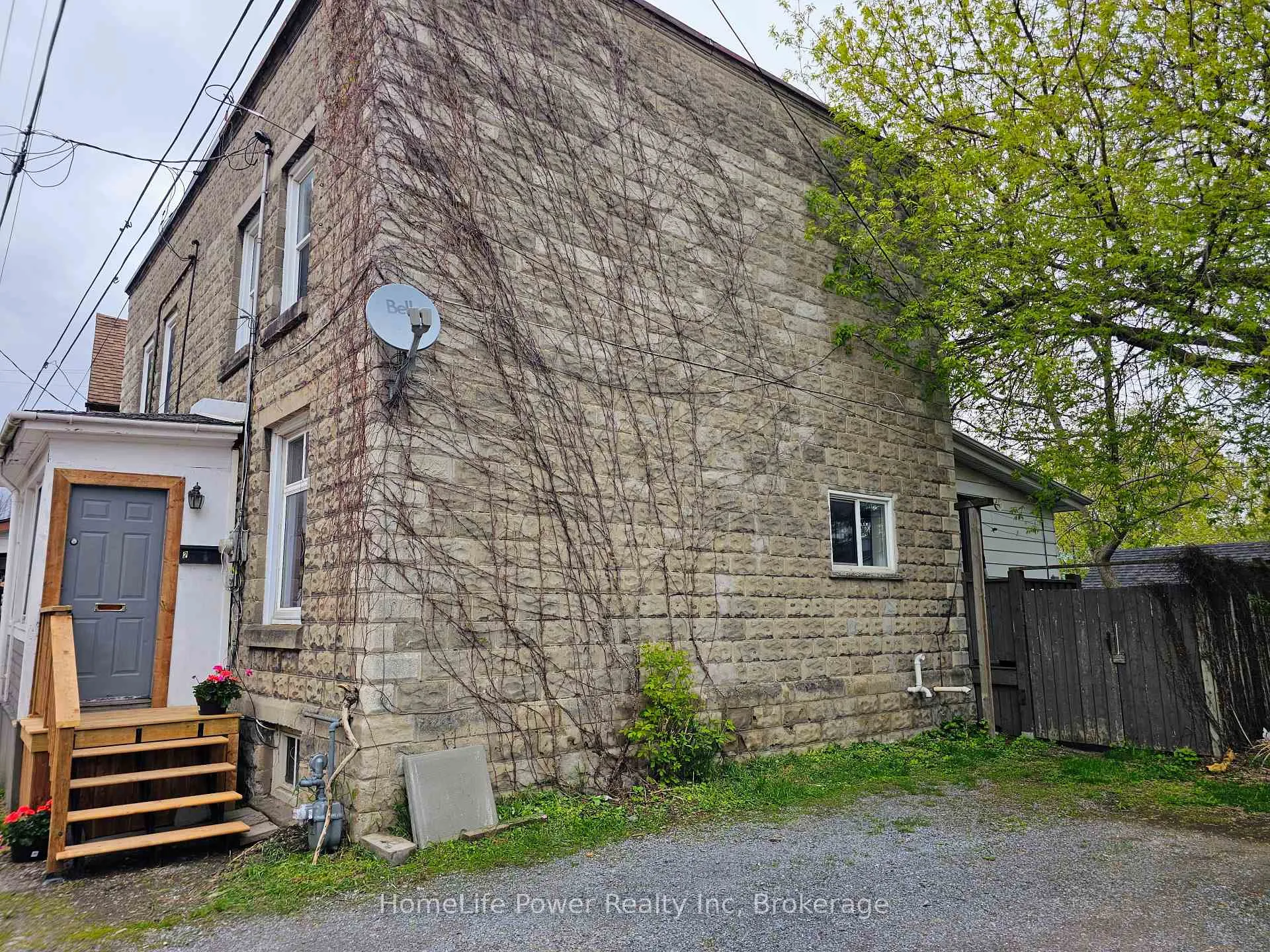 Photo 3 of 87 Chatham Street, Kingston, East of Sir John A. Blvd — HOMEH