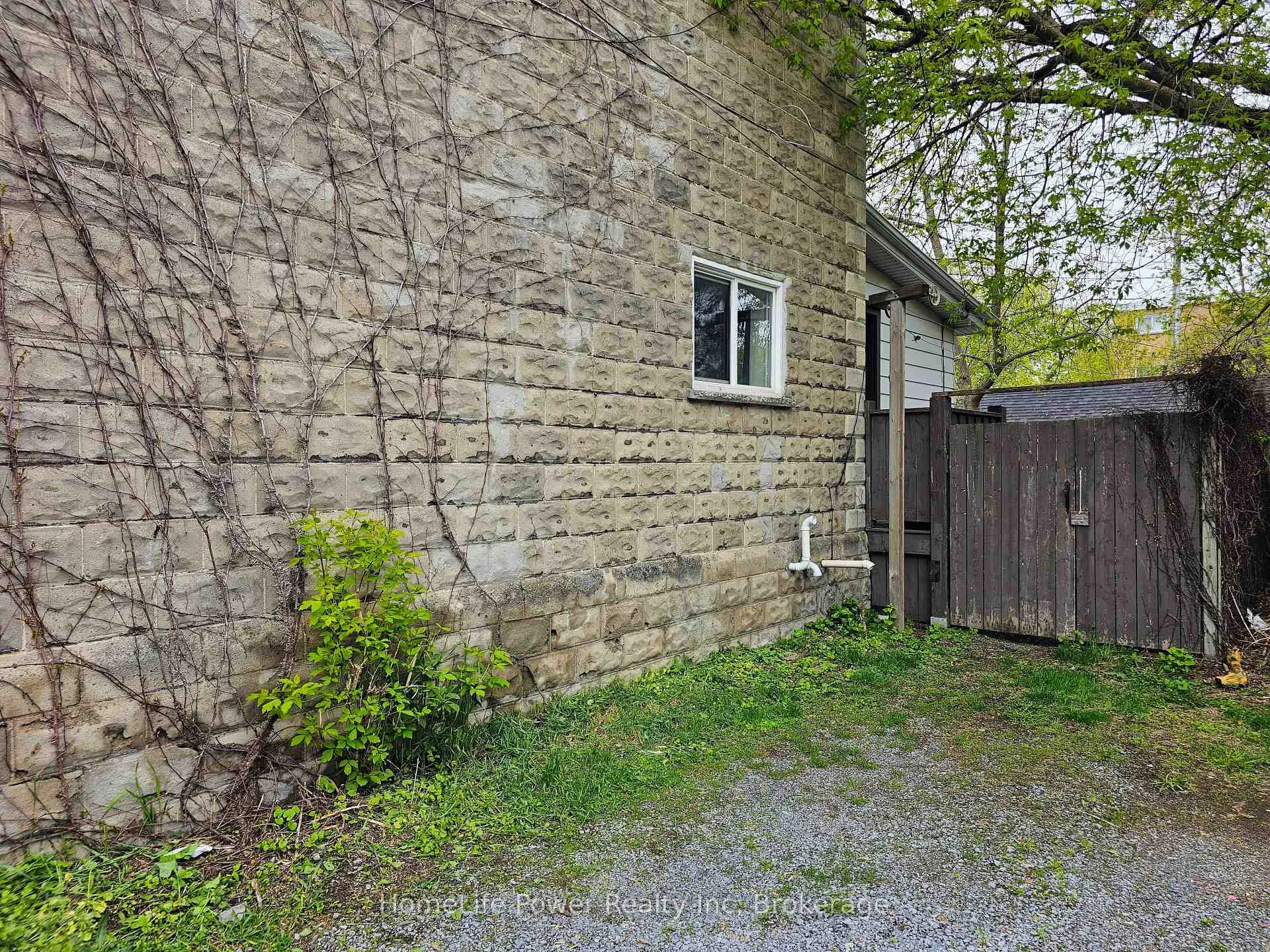 Photo 4 of 87 Chatham Street, Kingston, East of Sir John A. Blvd — HOMEH