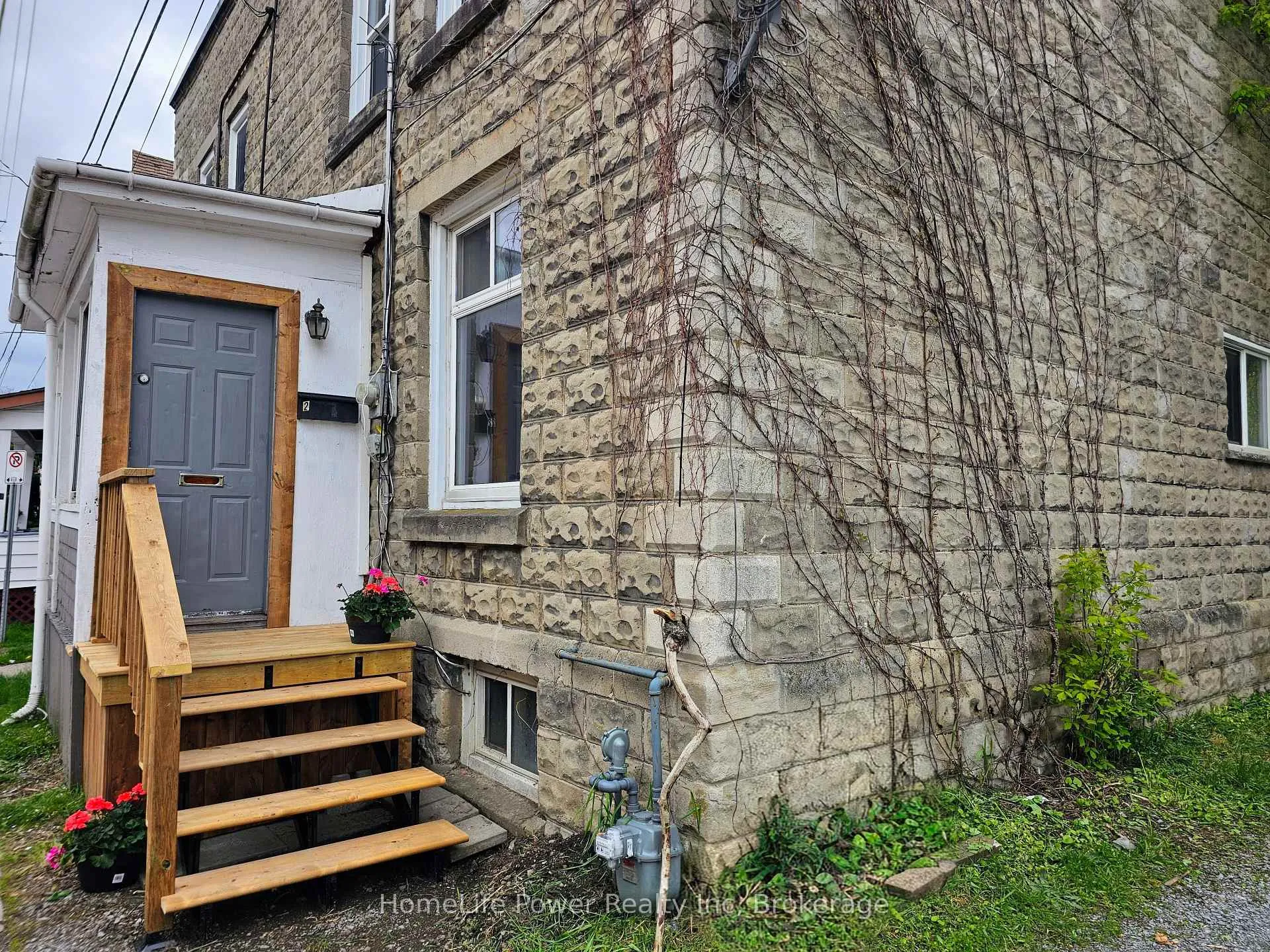 Photo 5 of 87 Chatham Street, Kingston, East of Sir John A. Blvd — HOMEH