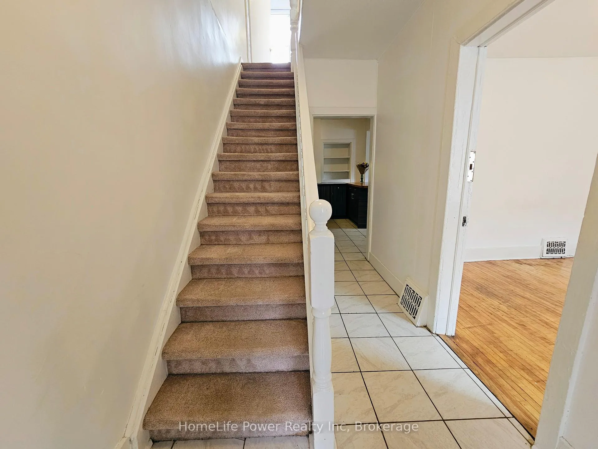 Photo 6 of 87 Chatham Street, Kingston, East of Sir John A. Blvd — HOMEH