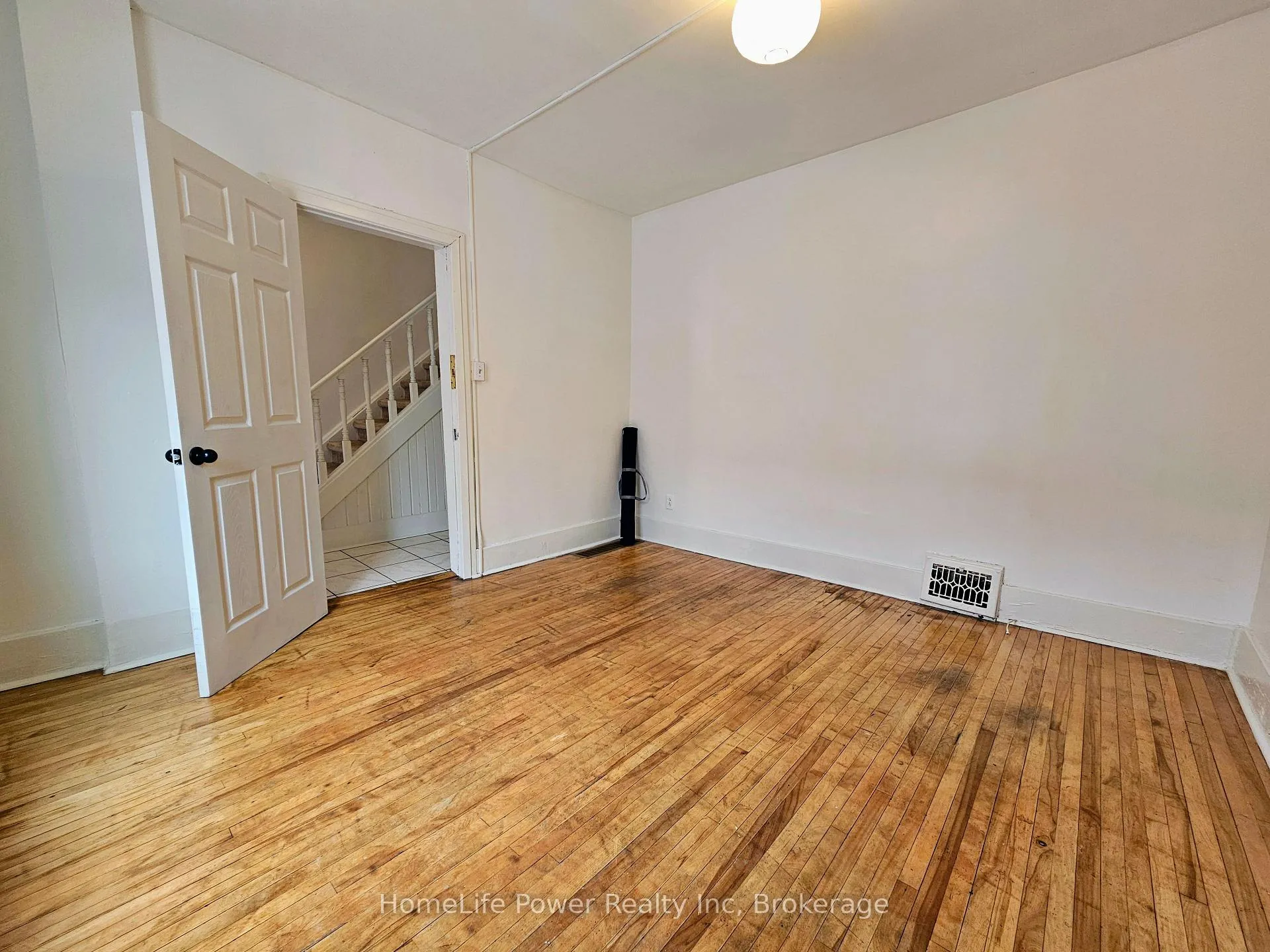 Photo 7 of 87 Chatham Street, Kingston, East of Sir John A. Blvd — HOMEH