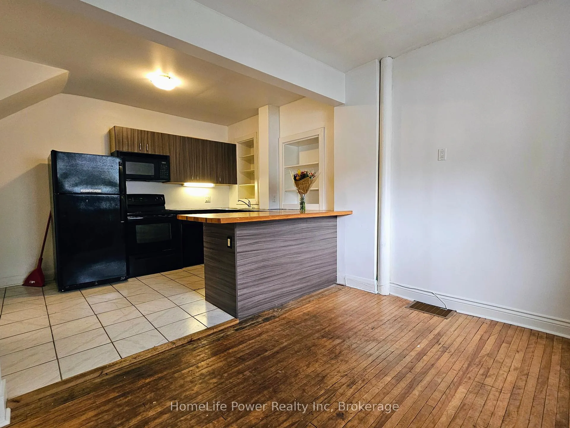 Photo 16 of 87 Chatham Street, Kingston, East of Sir John A. Blvd — HOMEH