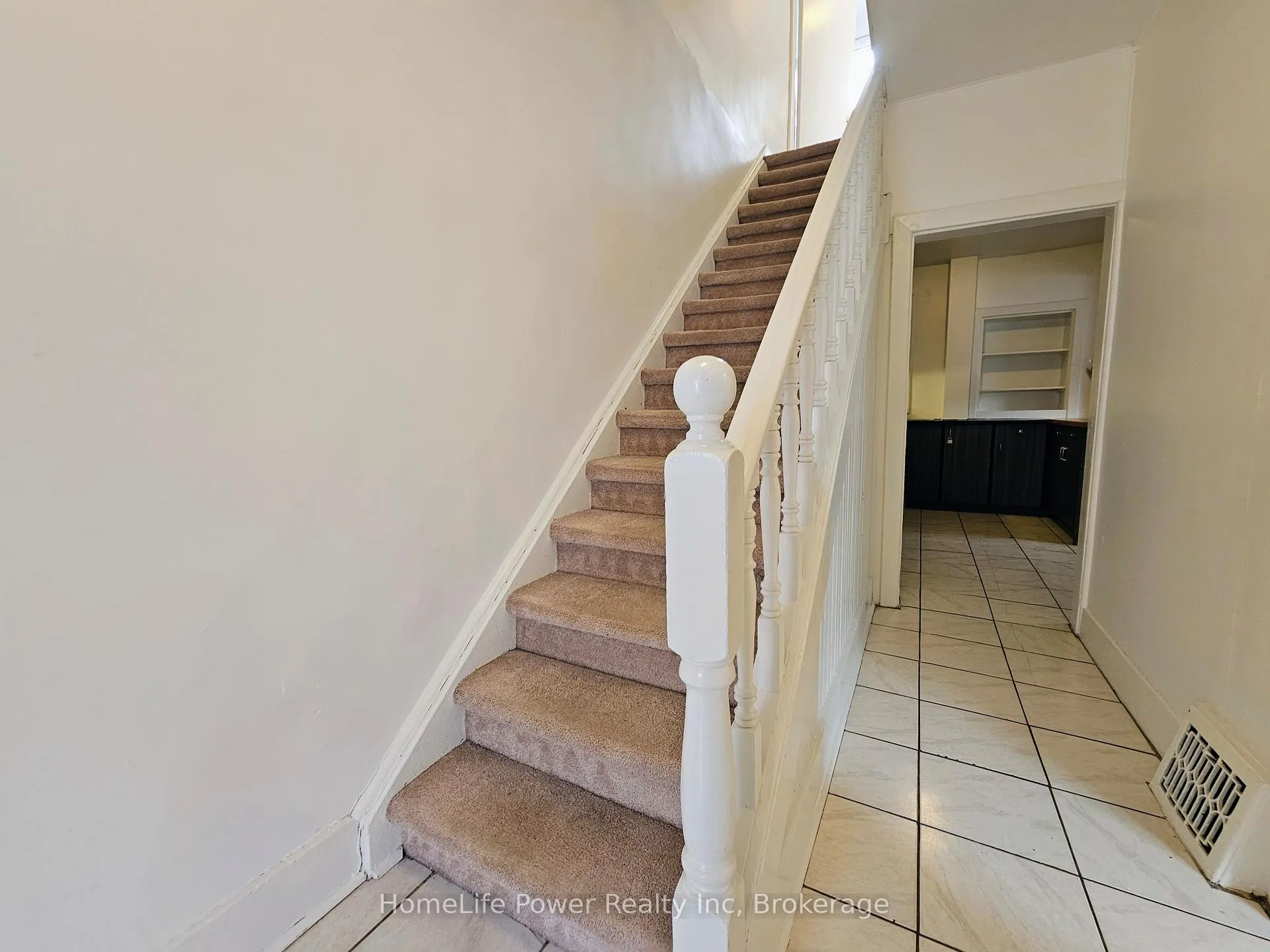 Photo 18 of 87 Chatham Street, Kingston, East of Sir John A. Blvd — HOMEH