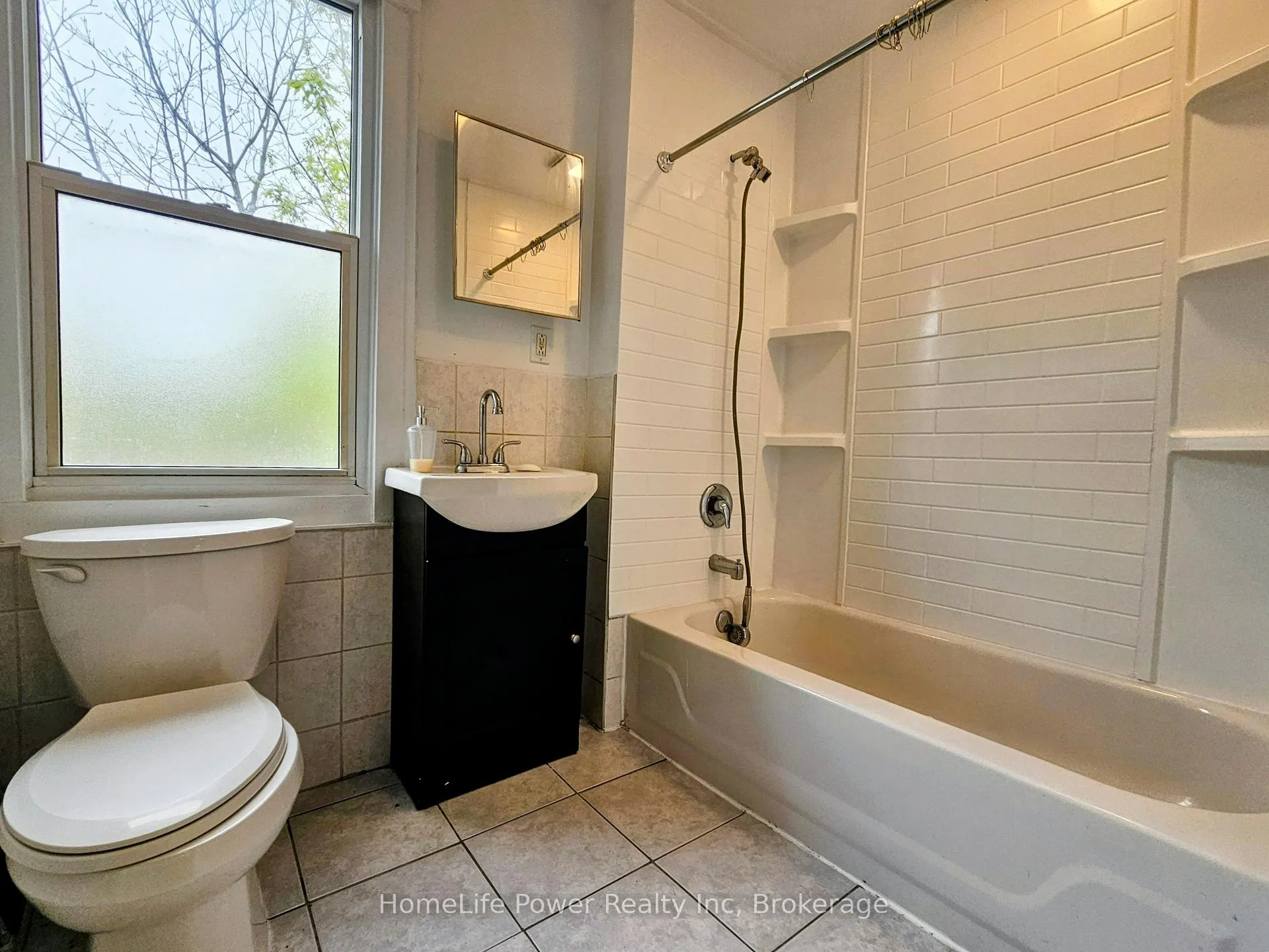 Photo 21 of 87 Chatham Street, Kingston, East of Sir John A. Blvd — HOMEH