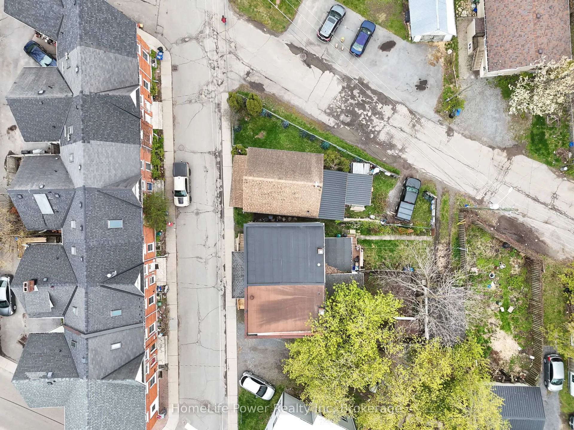 Photo 42 of 87 Chatham Street, Kingston, East of Sir John A. Blvd — HOMEH