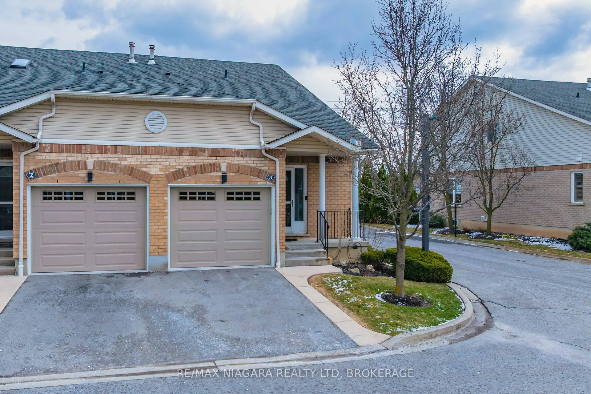 Photo 2 of Unit 3, 53 Bunting Road, St. Catharines, Secord Woods — HOMEH