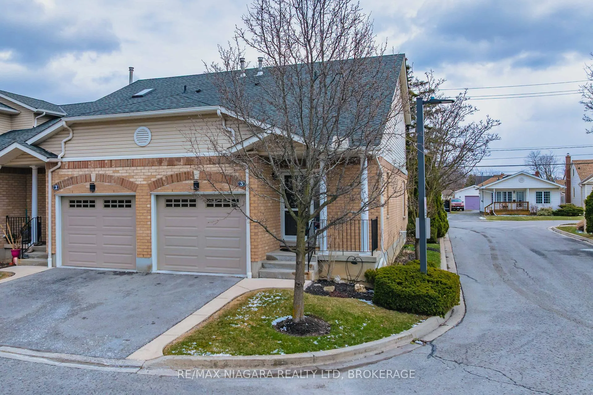 Photo 3 of Unit 3, 53 Bunting Road, St. Catharines, Secord Woods — HOMEH