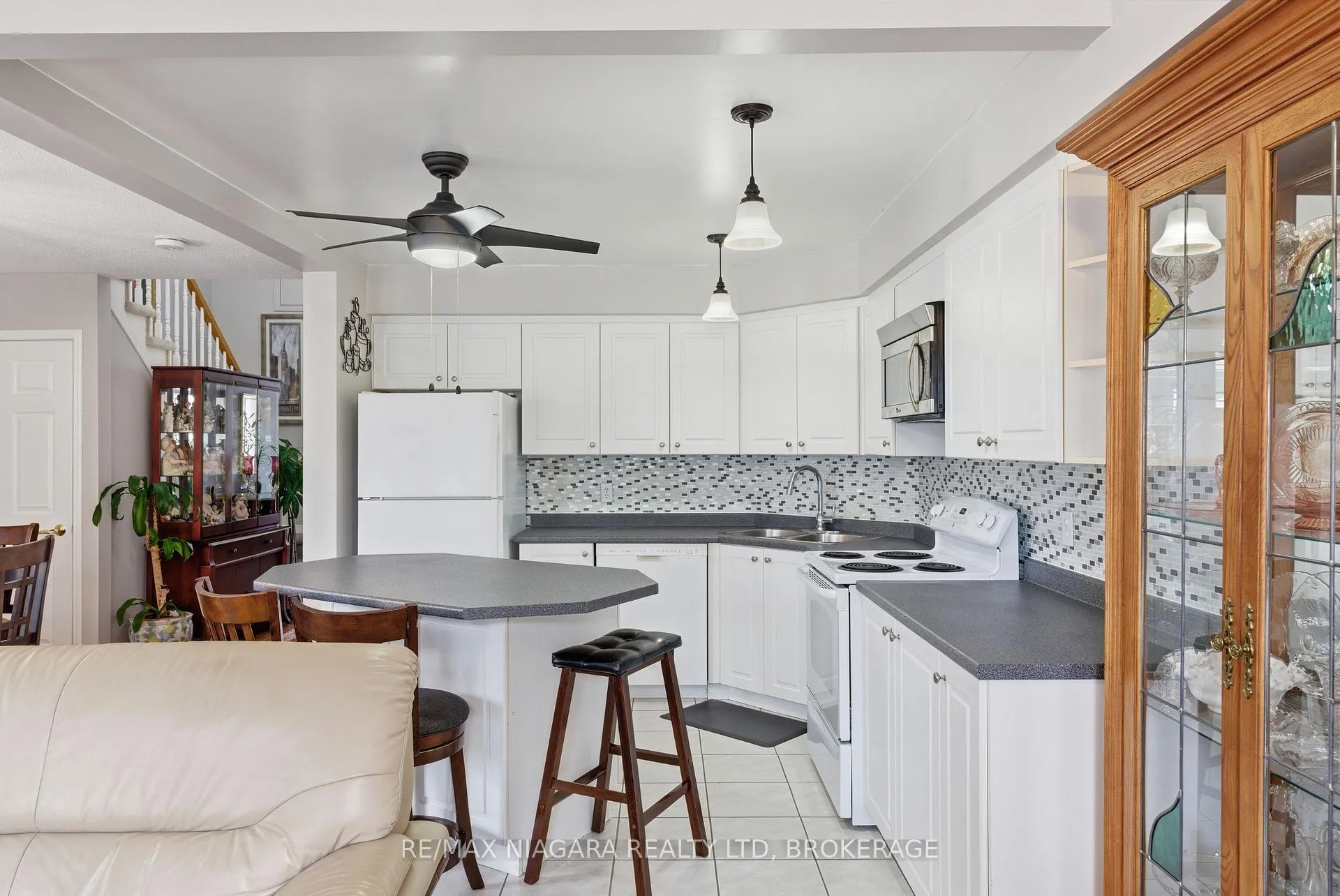 Photo 12 of Unit 3, 53 Bunting Road, St. Catharines, Secord Woods — HOMEH