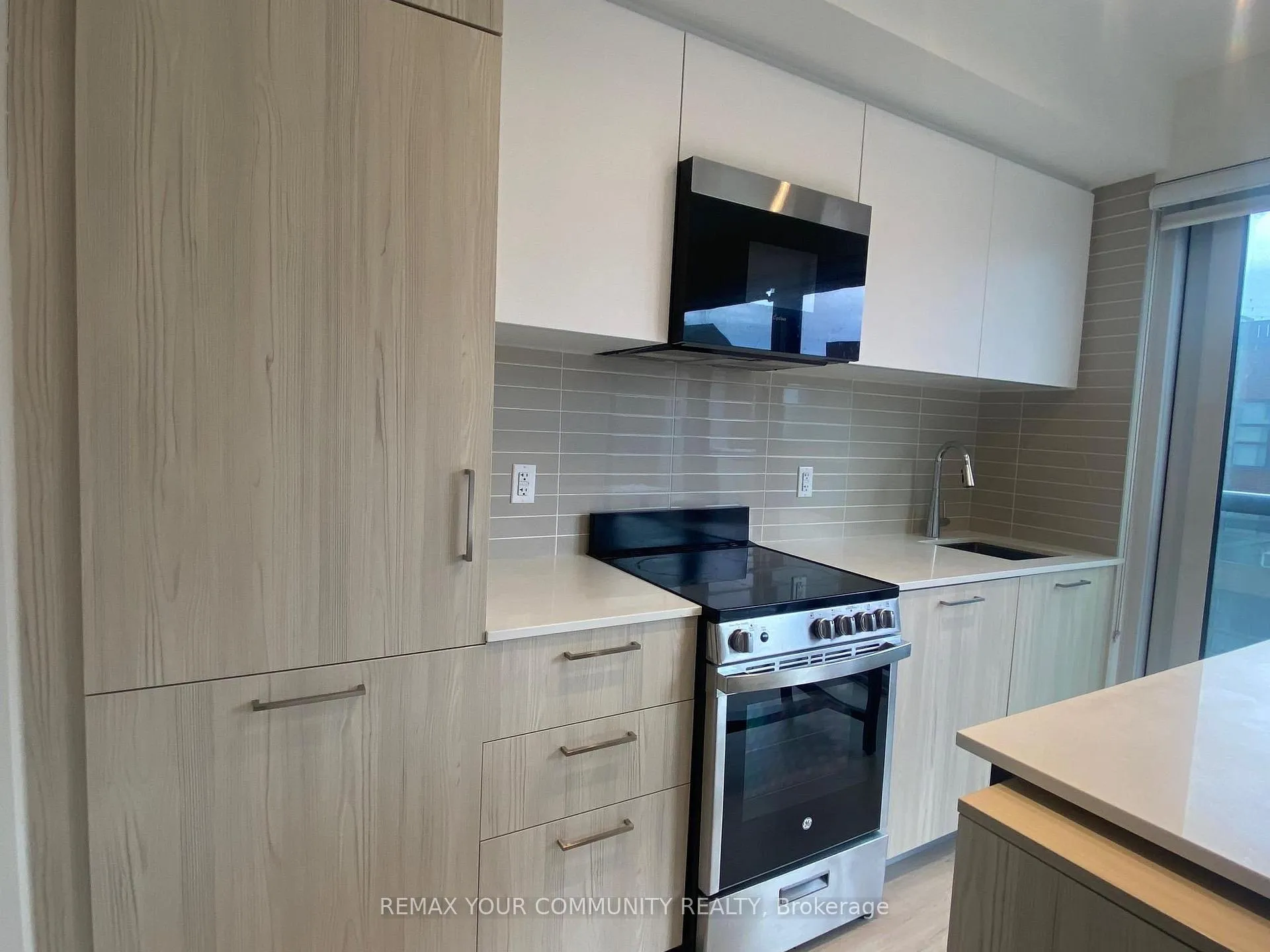 Photo 4 of Unit 901, 65 Mutual Street, Toronto, Church-Yonge Corridor — HOMEH