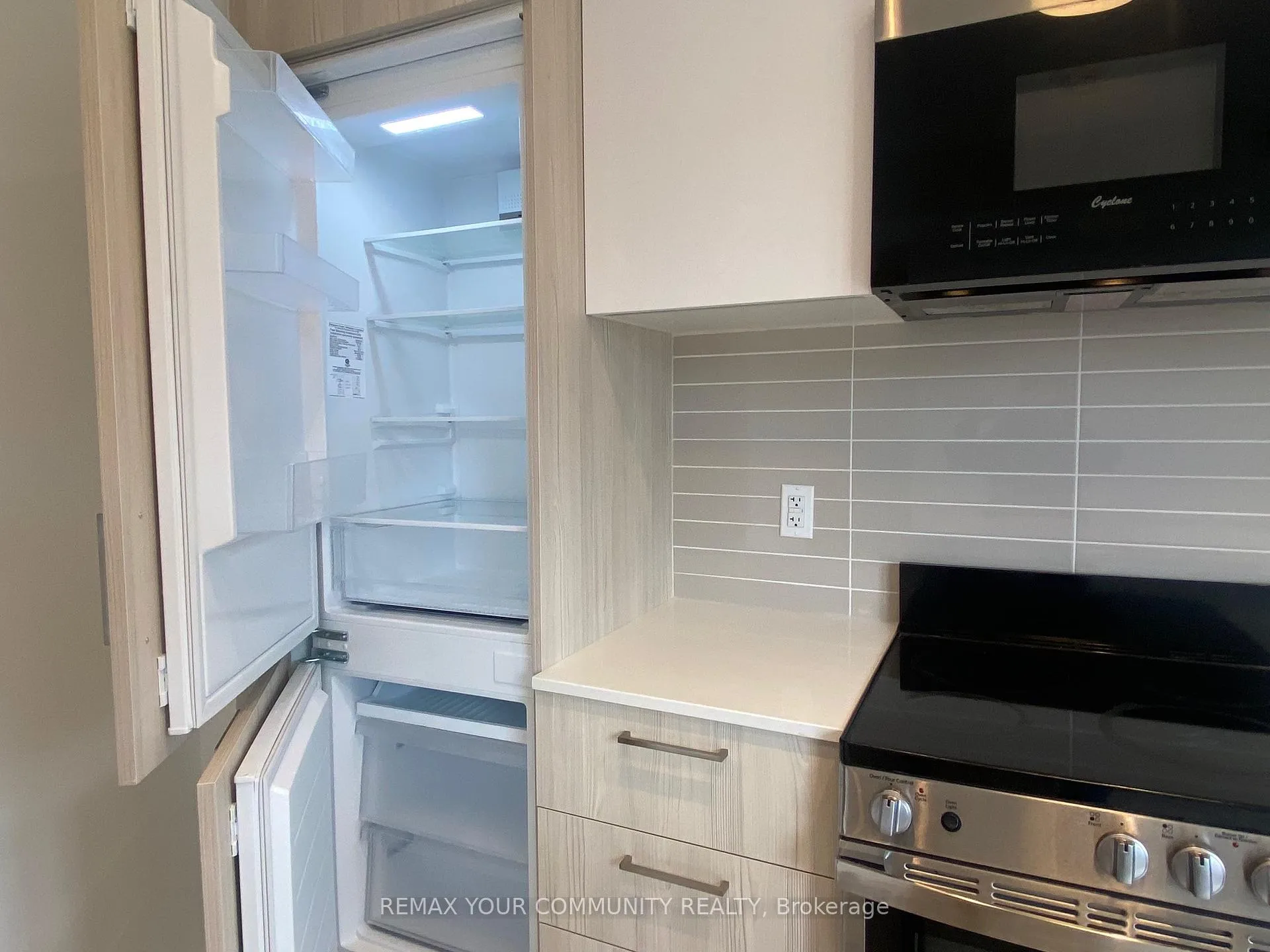 Photo 5 of Unit 901, 65 Mutual Street, Toronto, Church-Yonge Corridor — HOMEH
