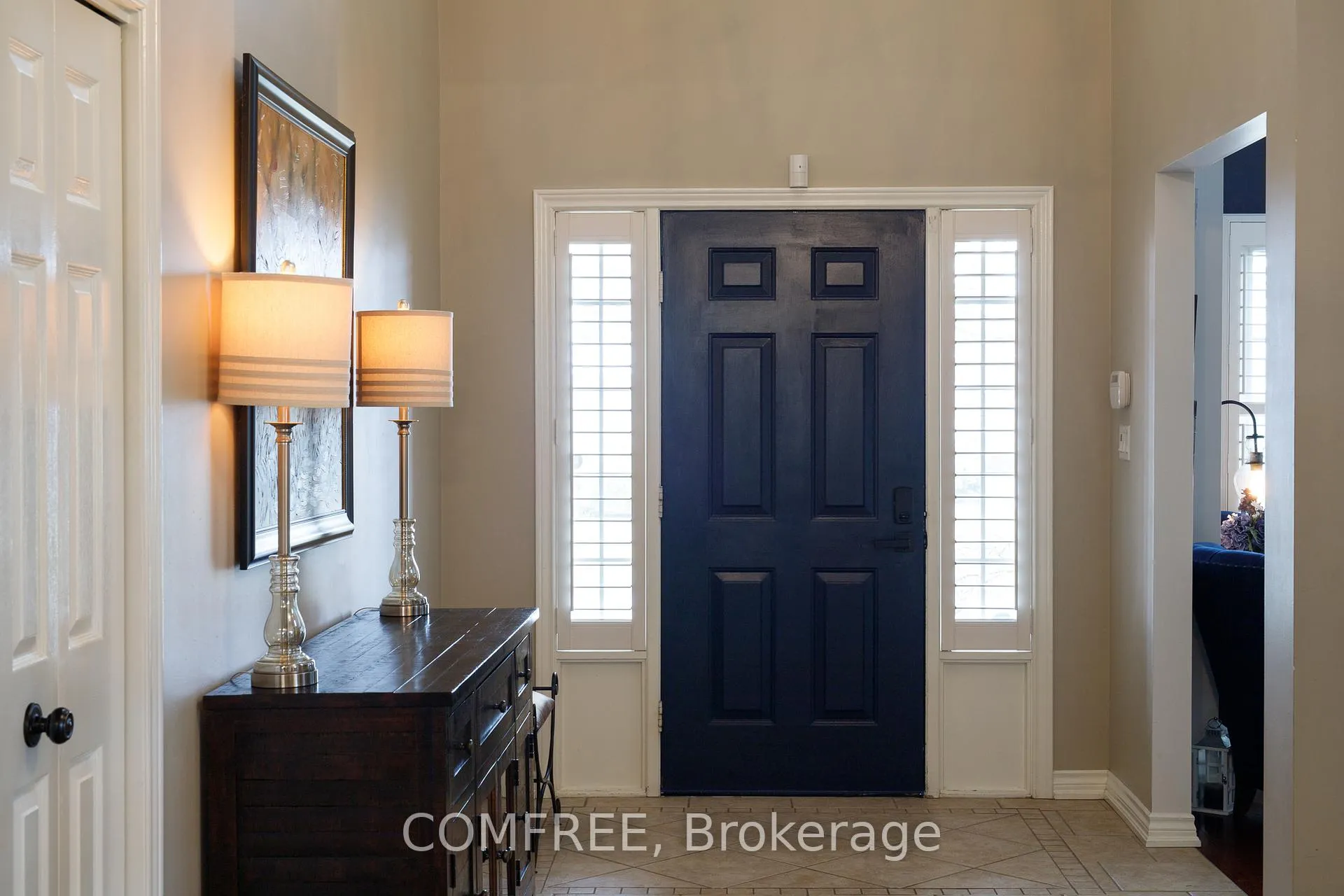 Photo 2 of 10 Endicott Drive, St. Catharines, Grapeview — HOMEH