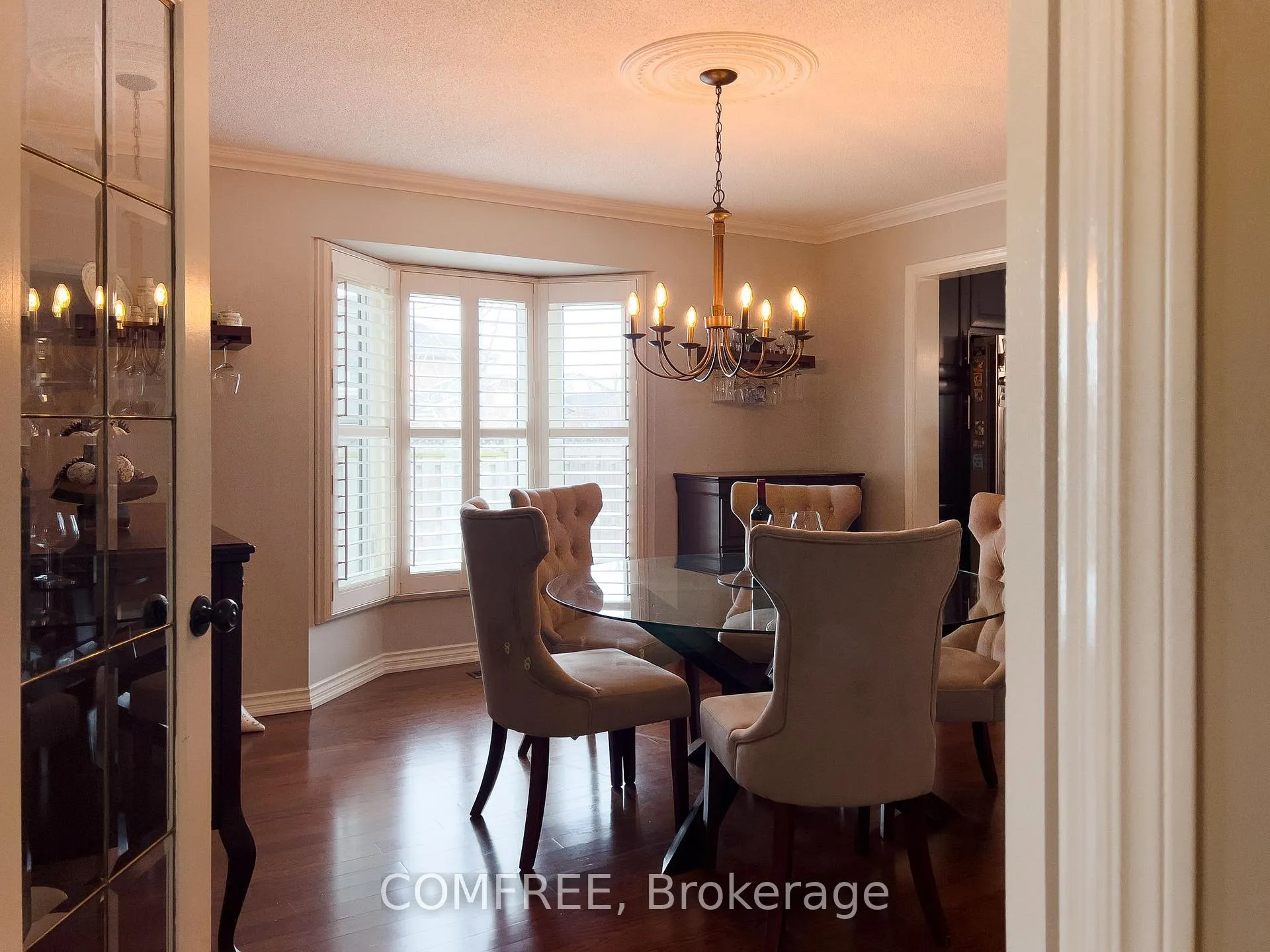 Photo 4 of 10 Endicott Drive, St. Catharines, Grapeview — HOMEH