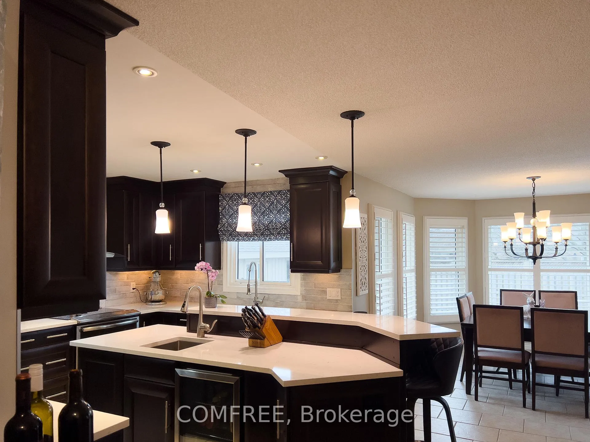 Photo 5 of 10 Endicott Drive, St. Catharines, Grapeview — HOMEH