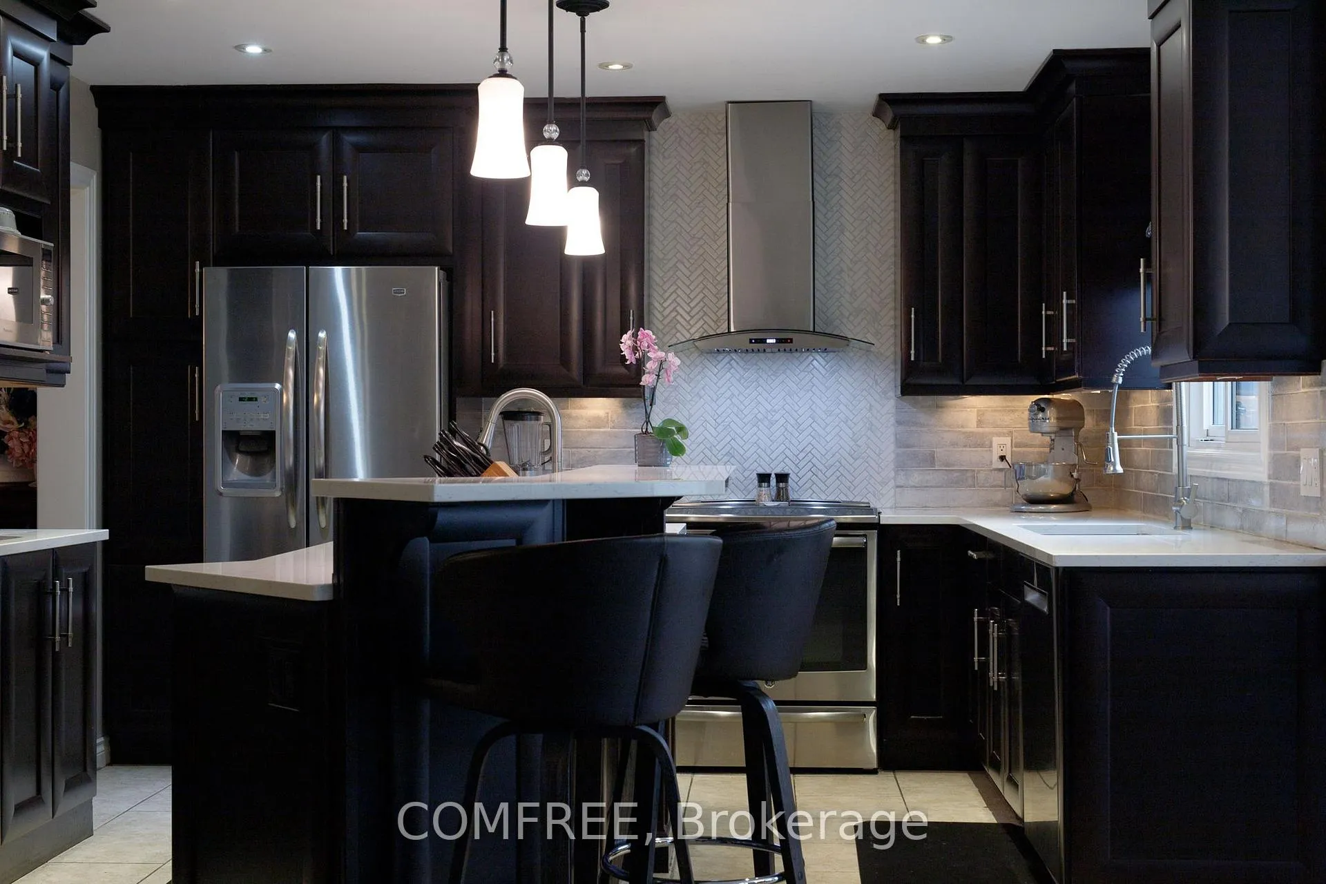 Photo 6 of 10 Endicott Drive, St. Catharines, Grapeview — HOMEH