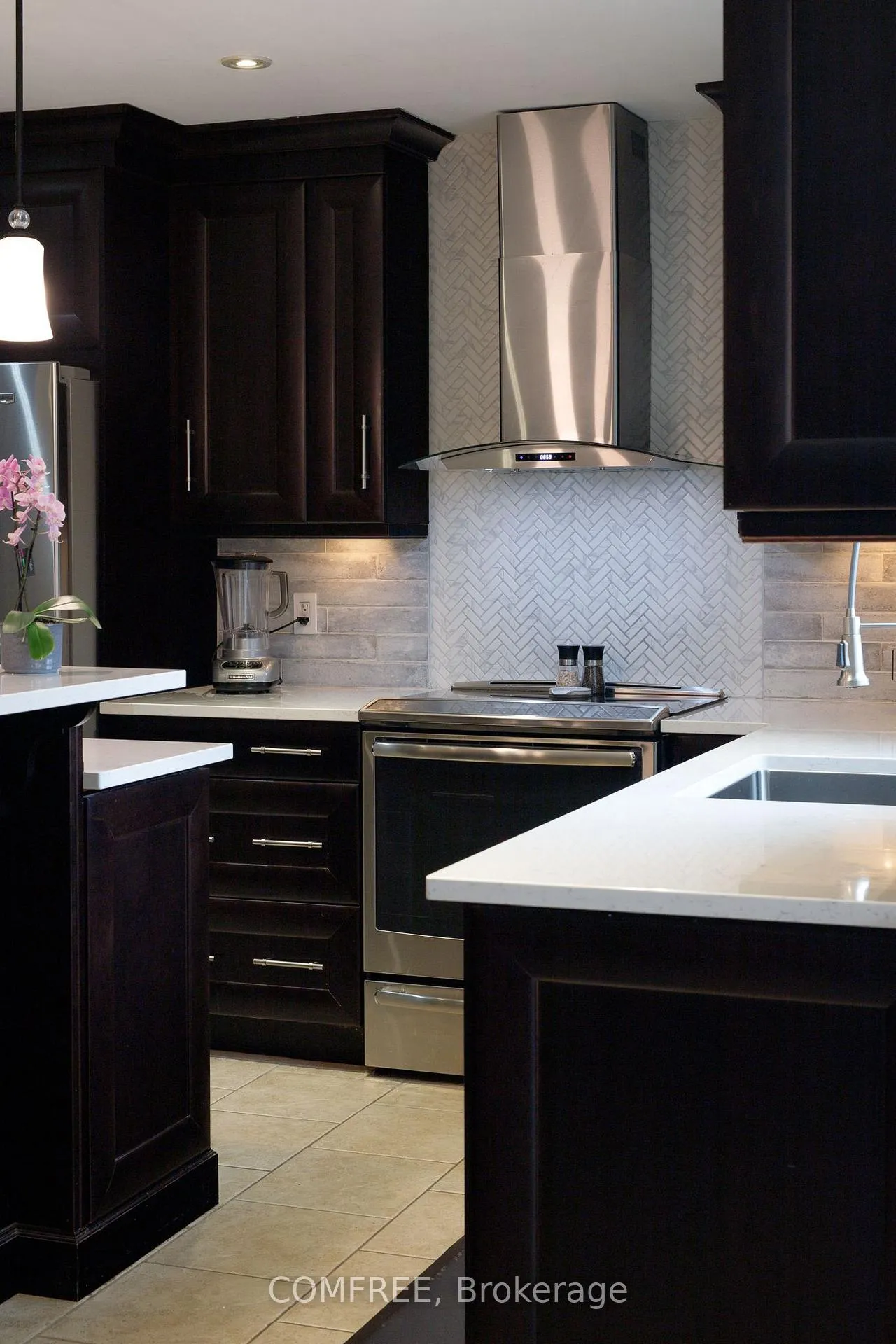 Photo 7 of 10 Endicott Drive, St. Catharines, Grapeview — HOMEH