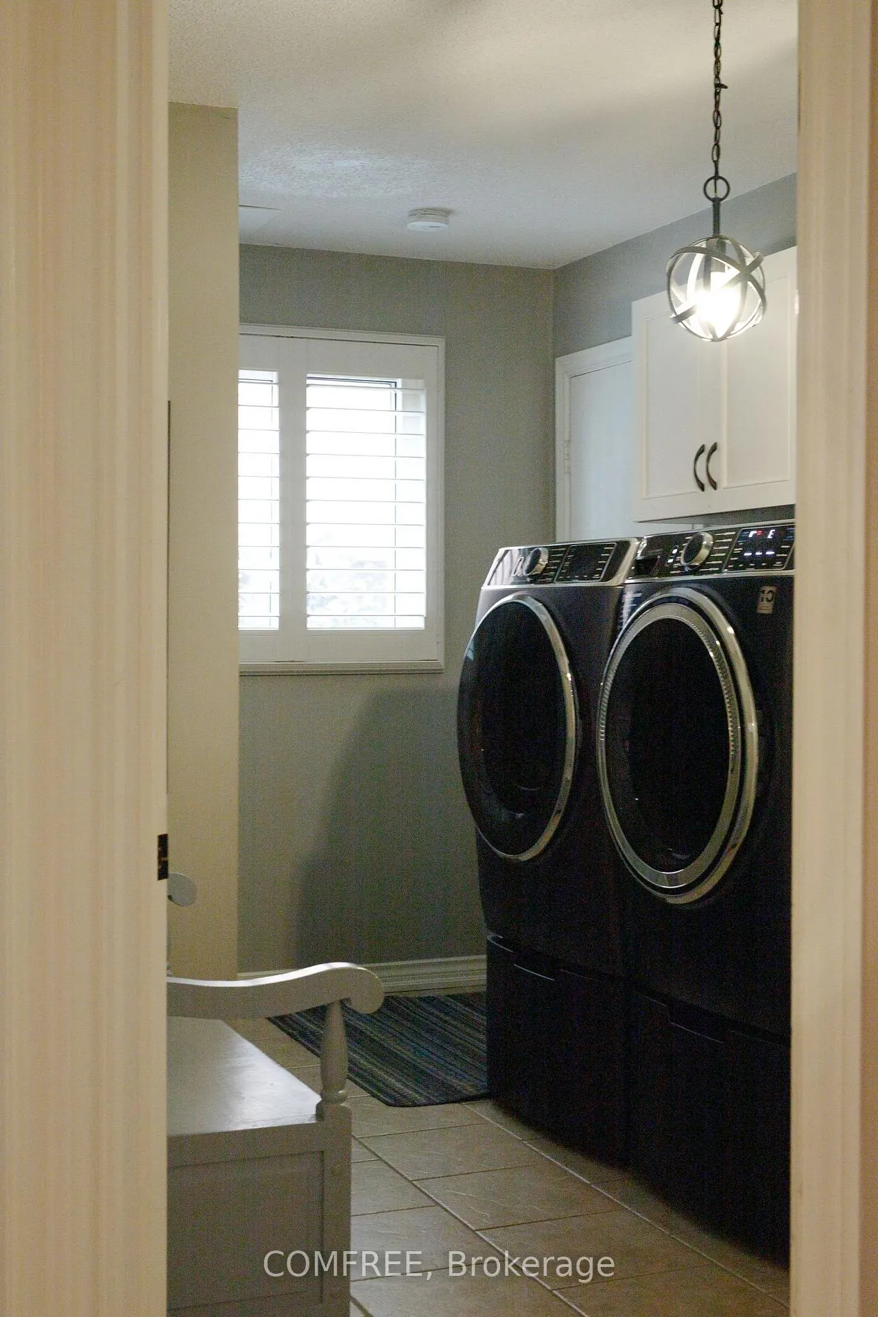 Photo 9 of 10 Endicott Drive, St. Catharines, Grapeview — HOMEH