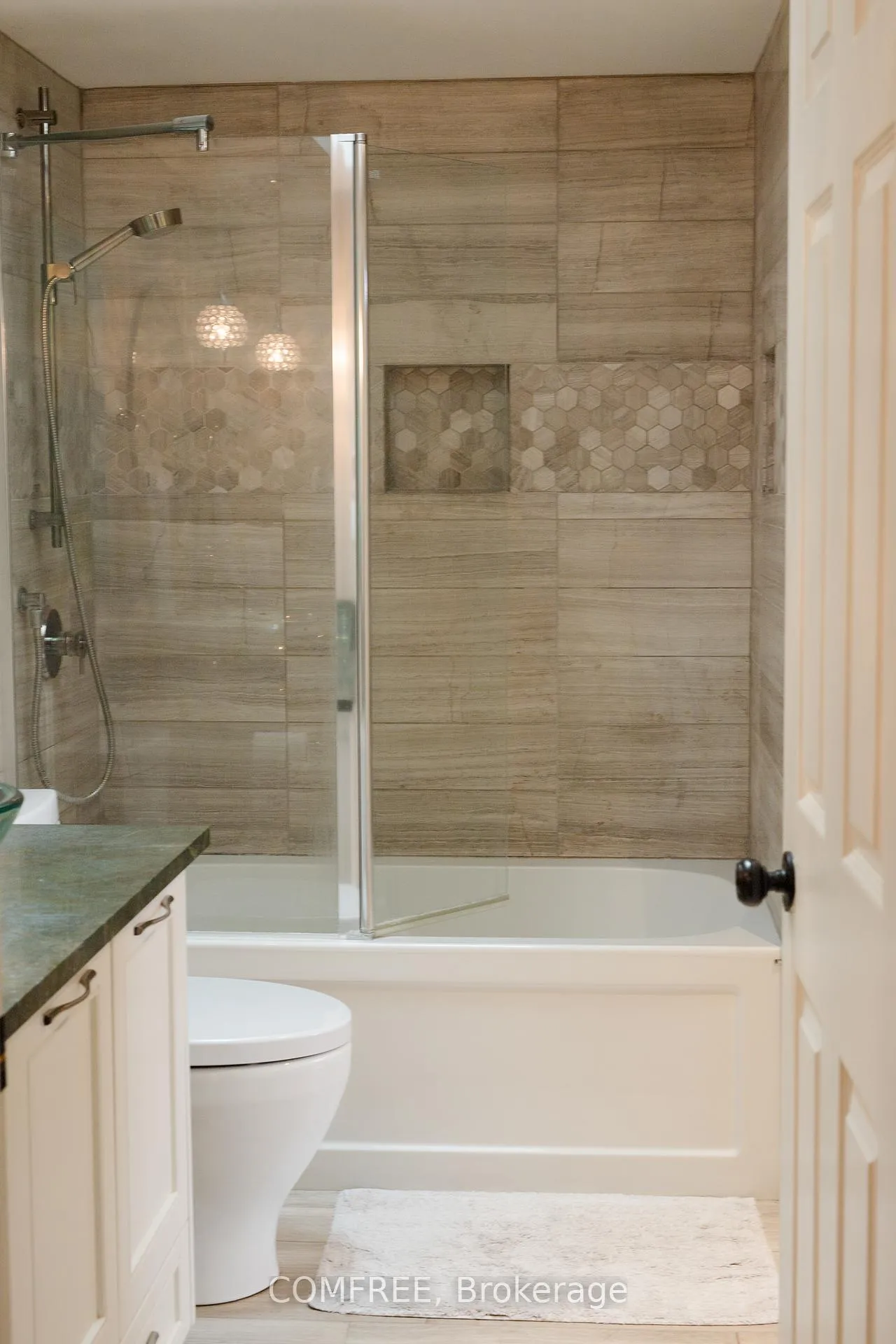 Photo 14 of 10 Endicott Drive, St. Catharines, Grapeview — HOMEH