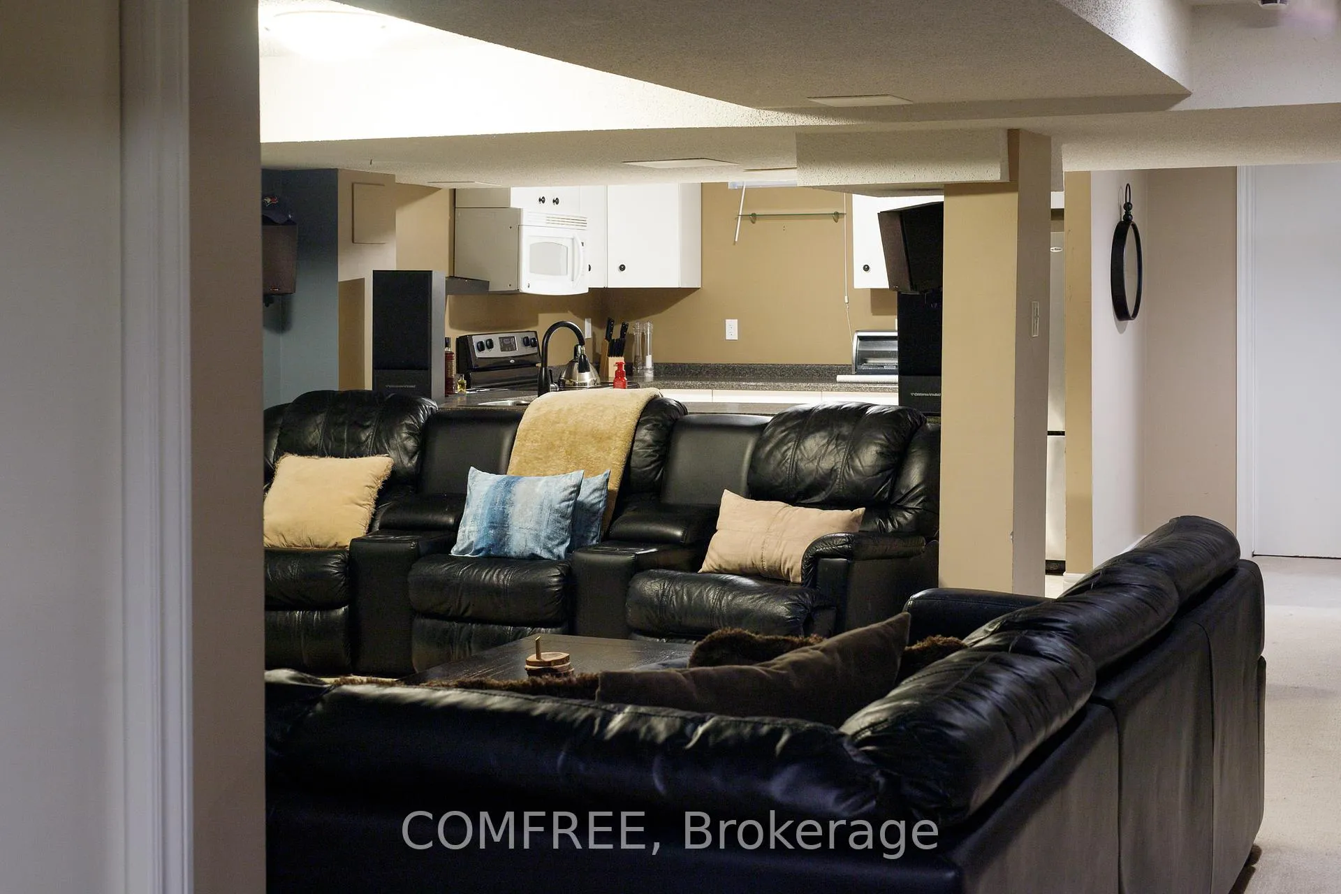 Photo 15 of 10 Endicott Drive, St. Catharines, Grapeview — HOMEH