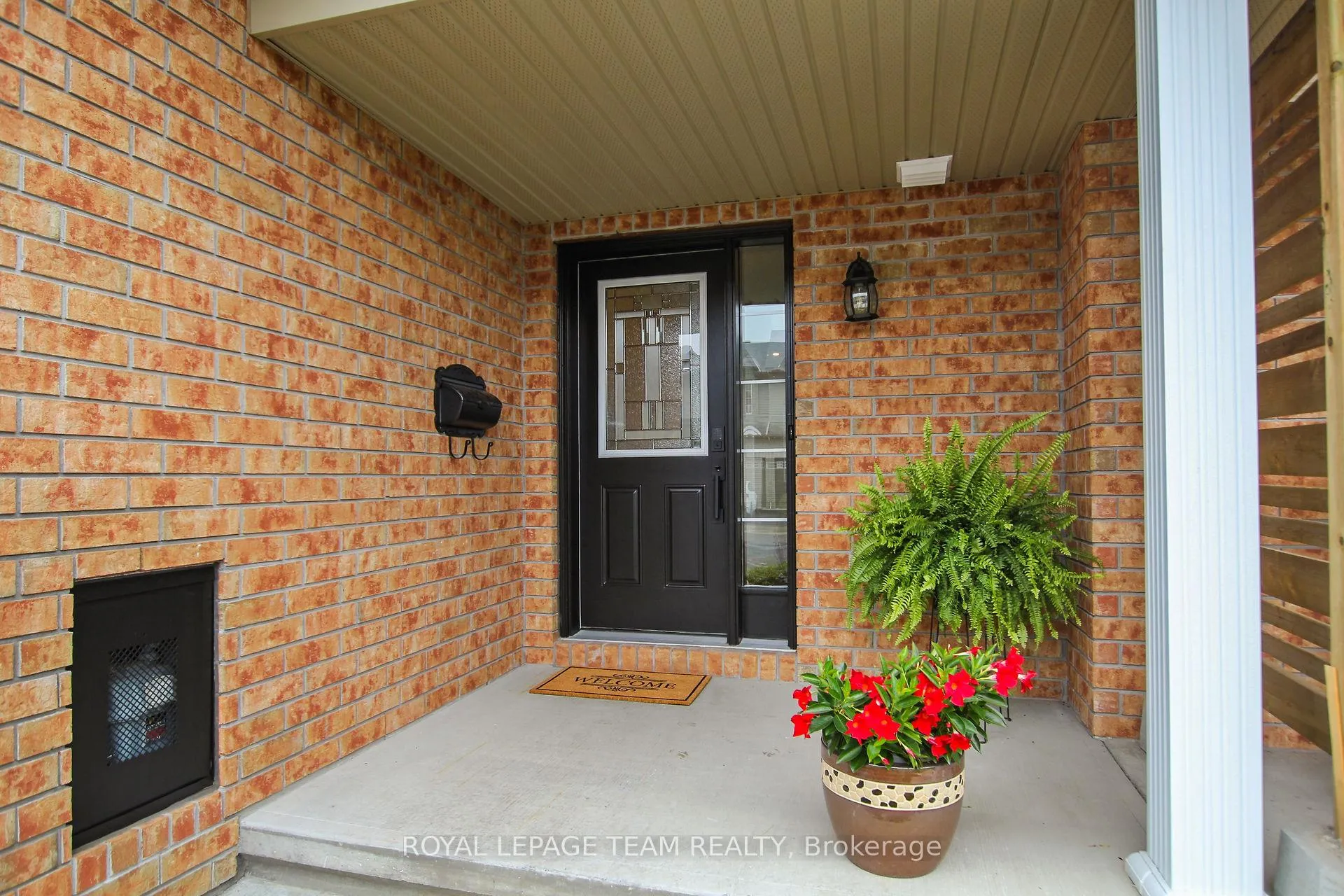 Photo 2 of 212 Lamplighters Drive, Ottawa, Barrhaven - Cedargrove/Fraserdale — HOMEH