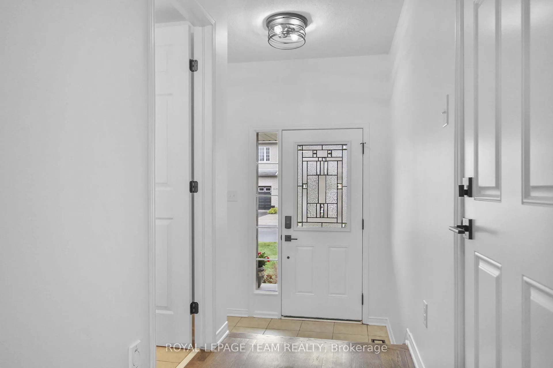 Photo 3 of 212 Lamplighters Drive, Ottawa, Barrhaven - Cedargrove/Fraserdale — HOMEH