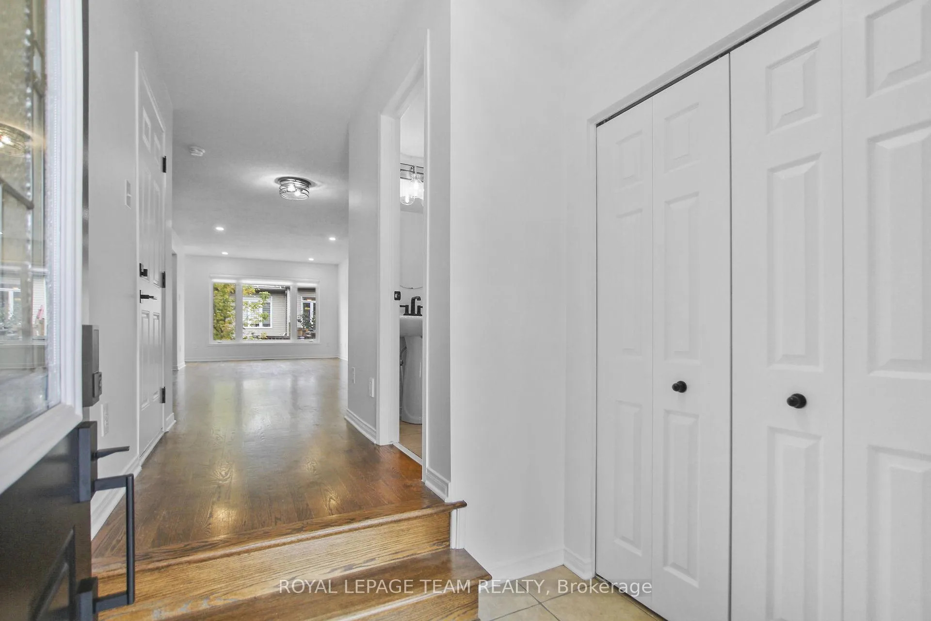 Photo 4 of 212 Lamplighters Drive, Ottawa, Barrhaven - Cedargrove/Fraserdale — HOMEH