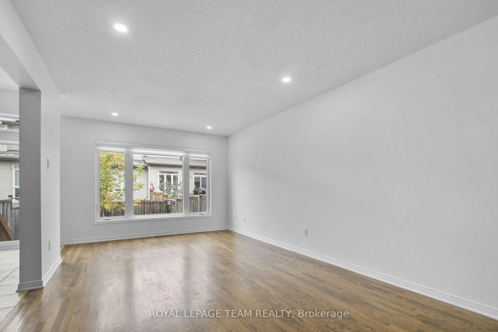 Photo 5 of 212 Lamplighters Drive, Ottawa, Barrhaven - Cedargrove/Fraserdale — HOMEH