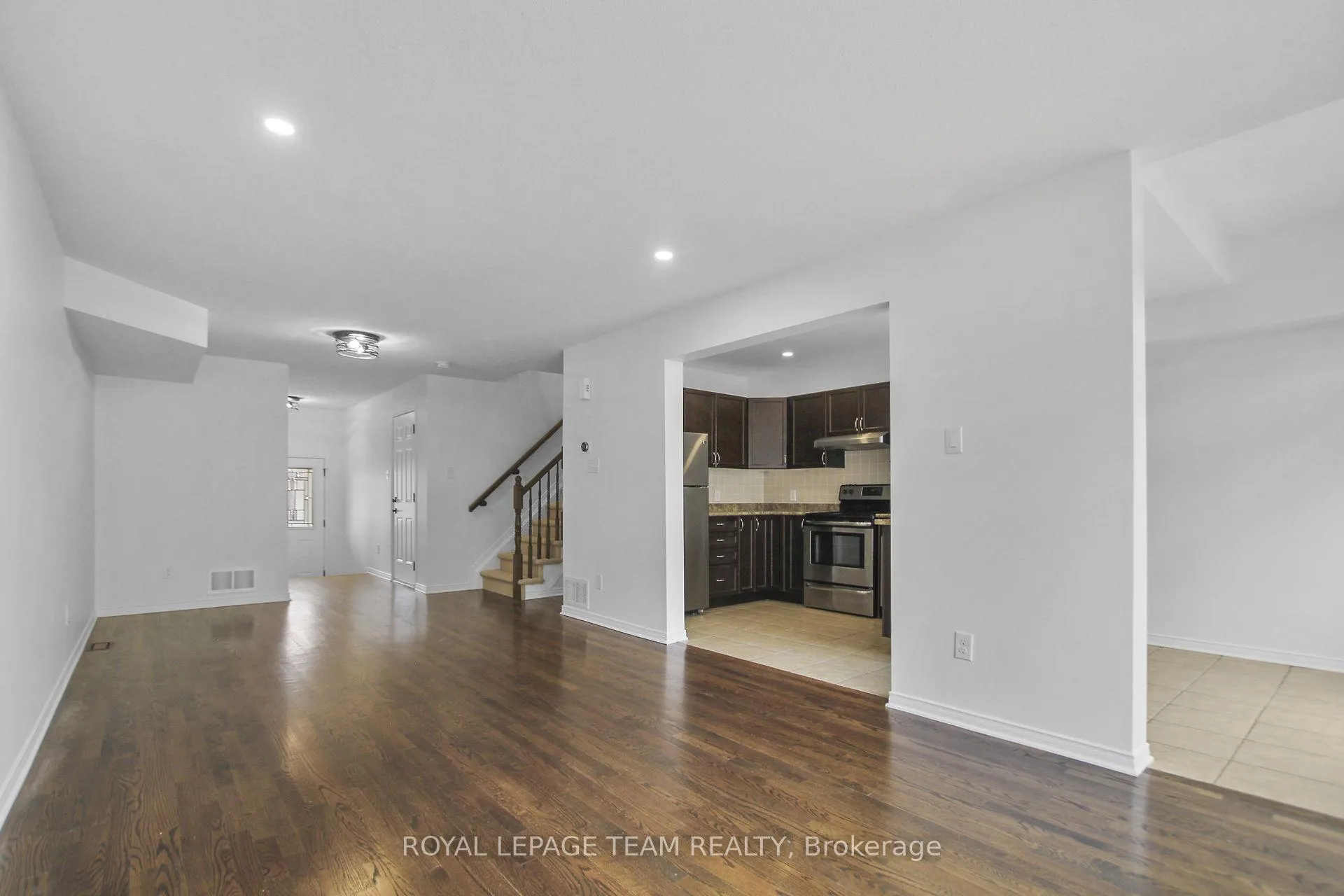 Photo 6 of 212 Lamplighters Drive, Ottawa, Barrhaven - Cedargrove/Fraserdale — HOMEH