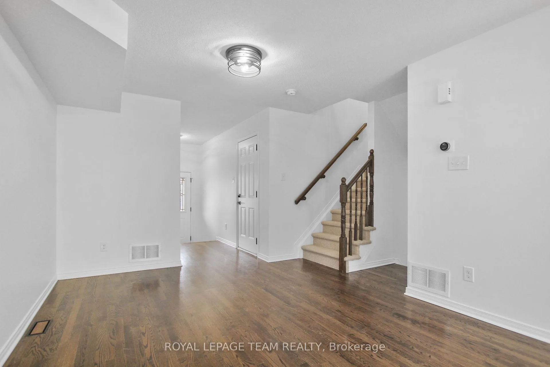 Photo 8 of 212 Lamplighters Drive, Ottawa, Barrhaven - Cedargrove/Fraserdale — HOMEH