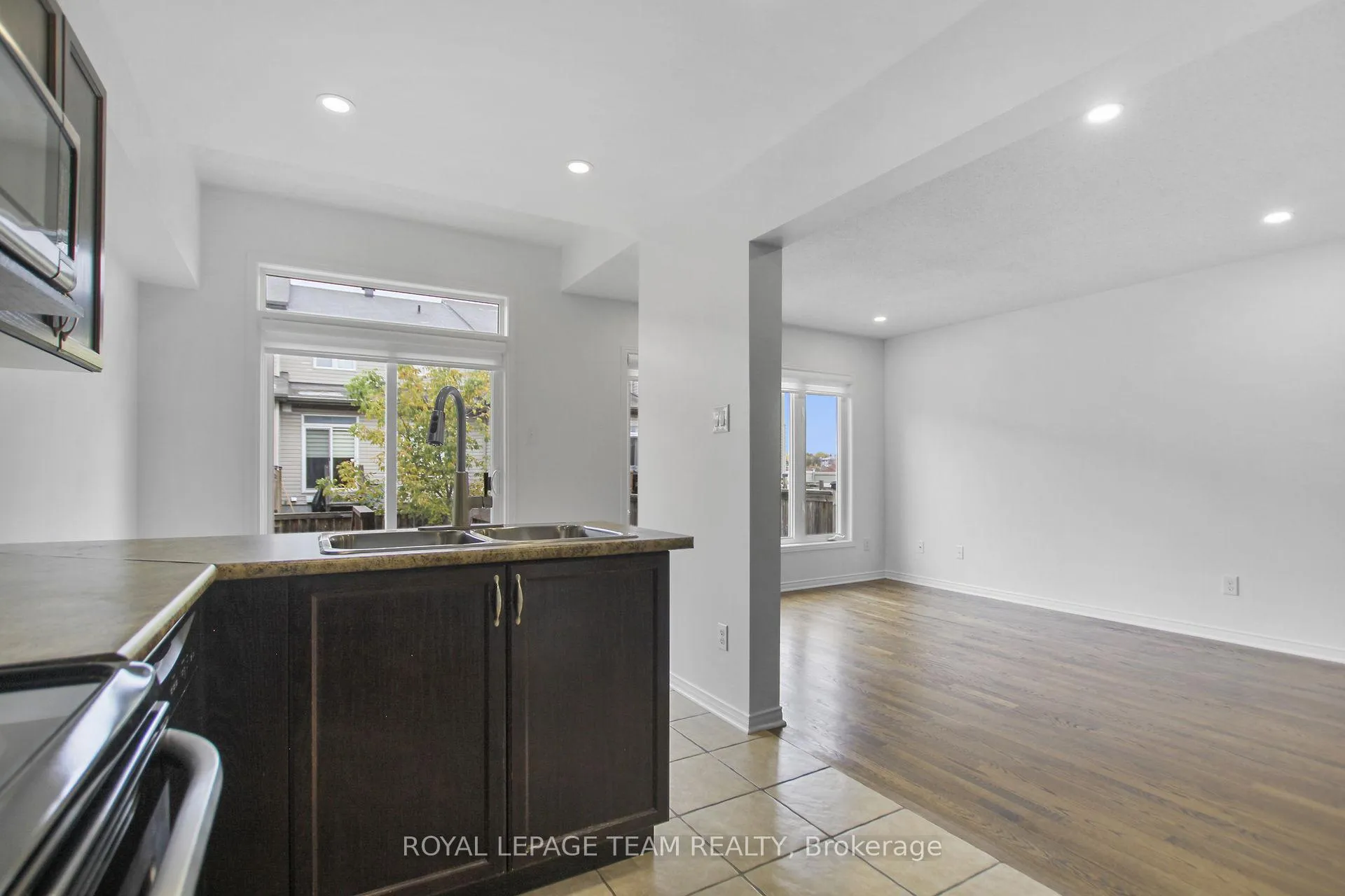 Photo 11 of 212 Lamplighters Drive, Ottawa, Barrhaven - Cedargrove/Fraserdale — HOMEH