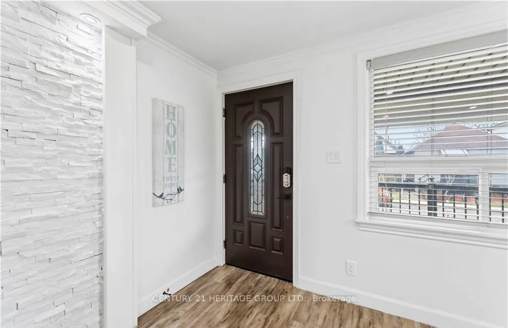 Photo 3 of 103 Edinburgh Avenue, Hamilton, Crown Point — HOMEH