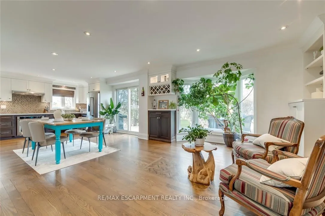 Photo 9 of 3311 Springvale Court, Burlington, Headon — HOMEH