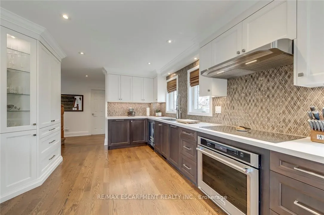 Photo 14 of 3311 Springvale Court, Burlington, Headon — HOMEH