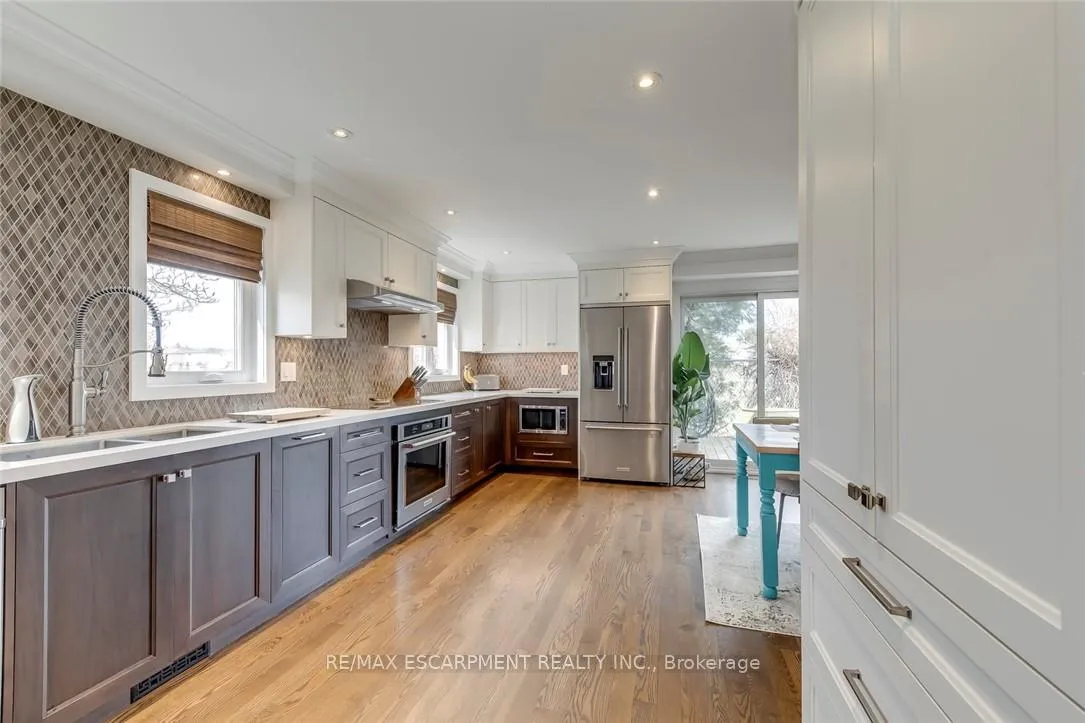 Photo 16 of 3311 Springvale Court, Burlington, Headon — HOMEH