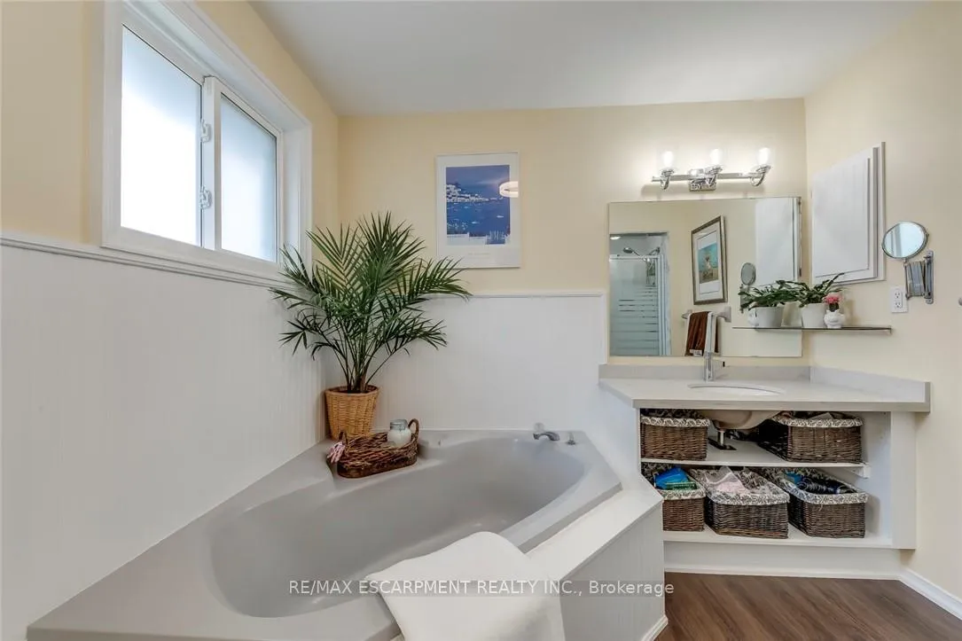Photo 24 of 3311 Springvale Court, Burlington, Headon — HOMEH