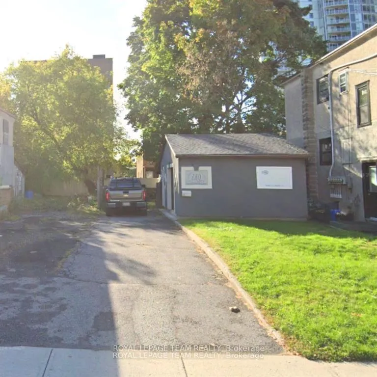 Front of 66 Pamilla Street