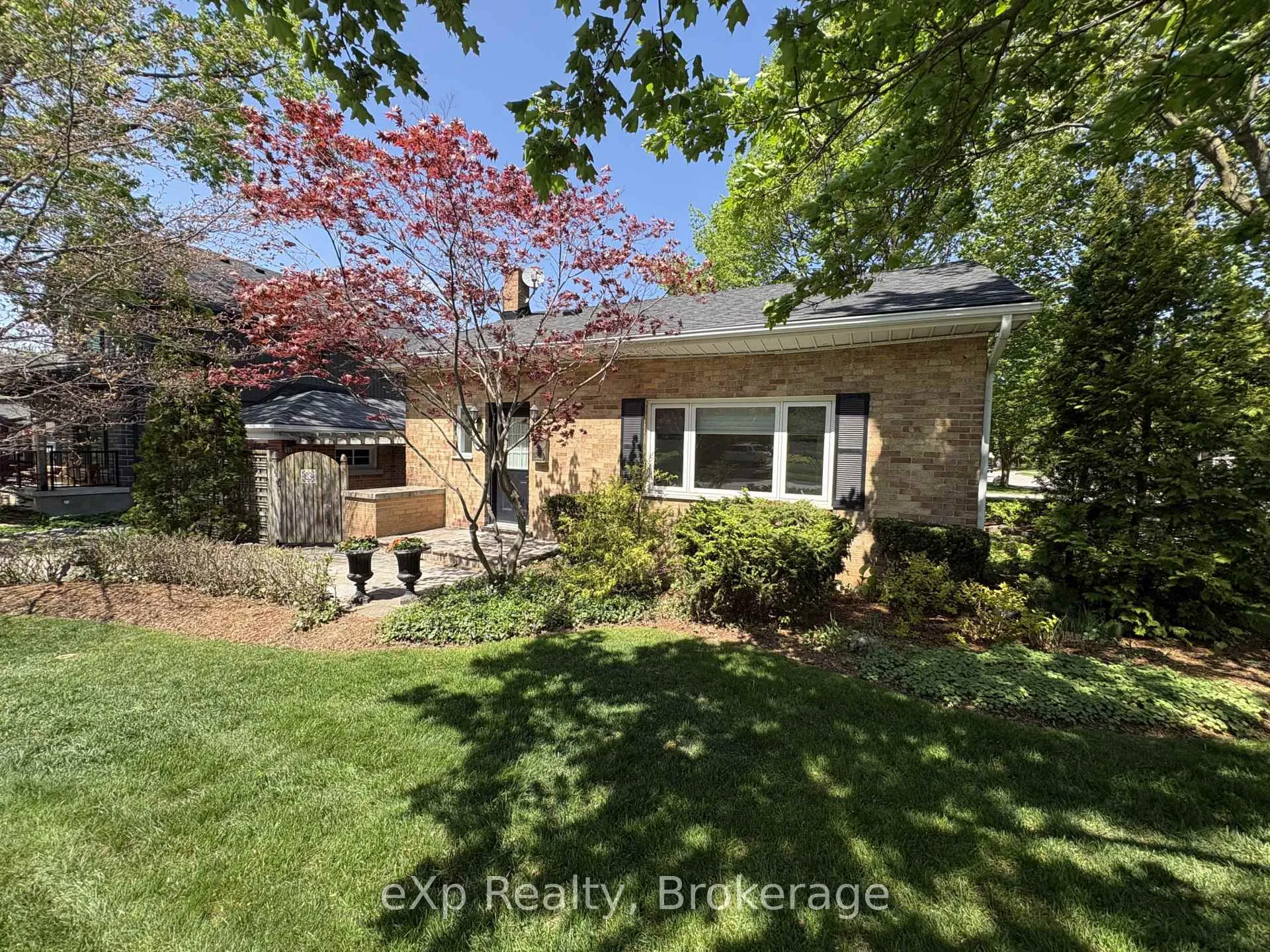 Photo 3 of 73 Metcalfe Street, Guelph, St. George's — HOMEH