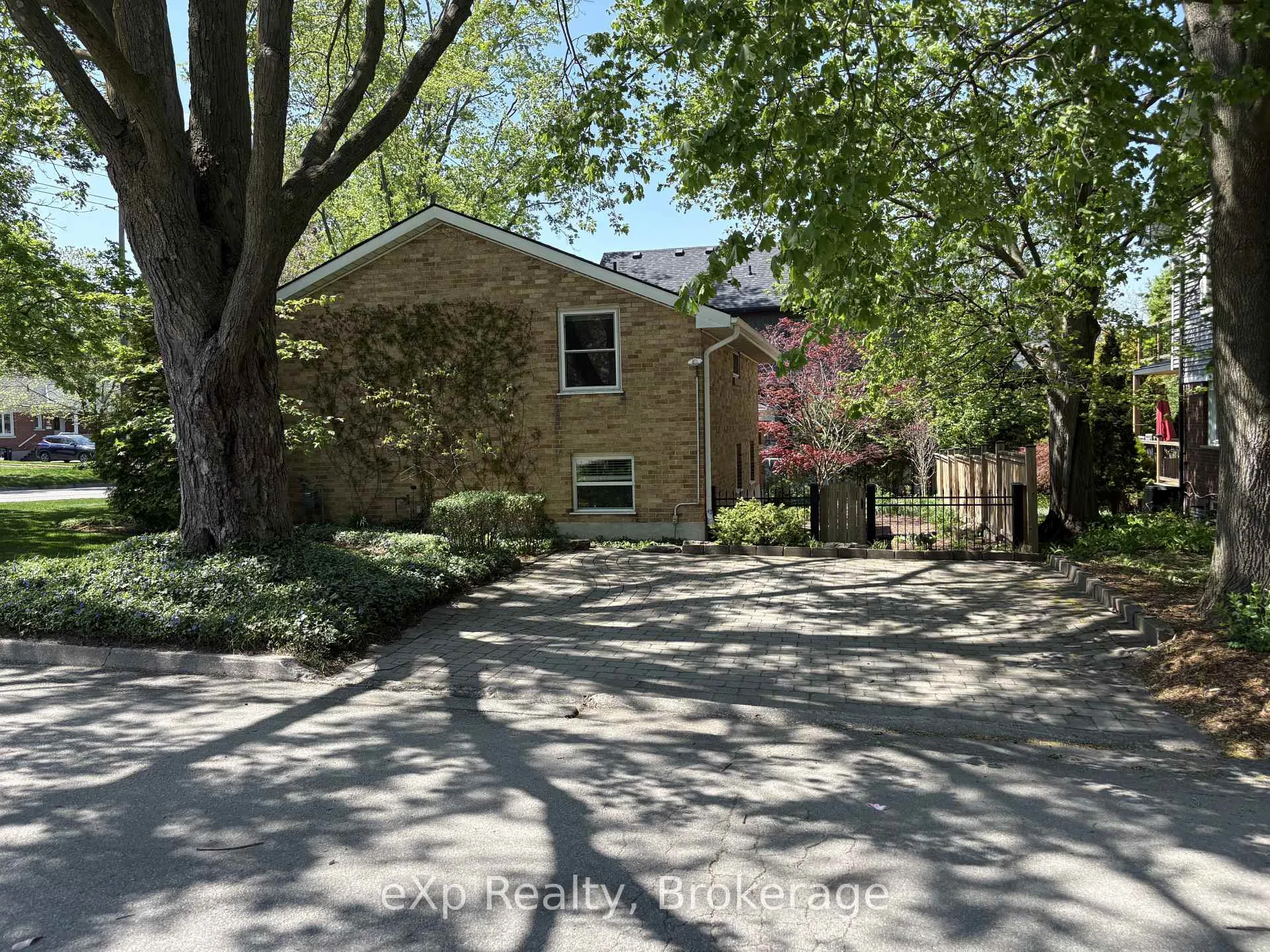 Photo 4 of 73 Metcalfe Street, Guelph, St. George's — HOMEH