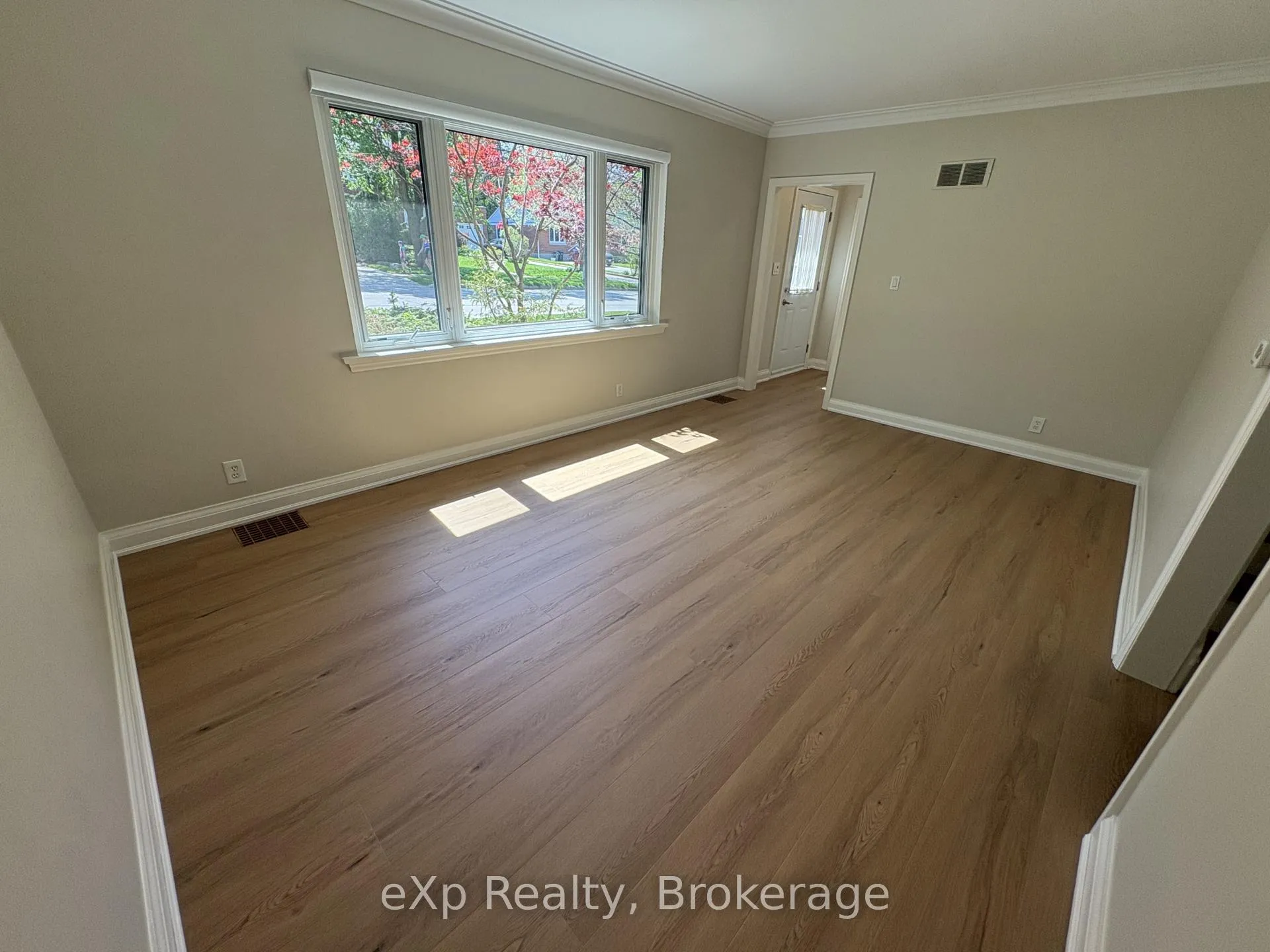 Photo 5 of 73 Metcalfe Street, Guelph, St. George's — HOMEH