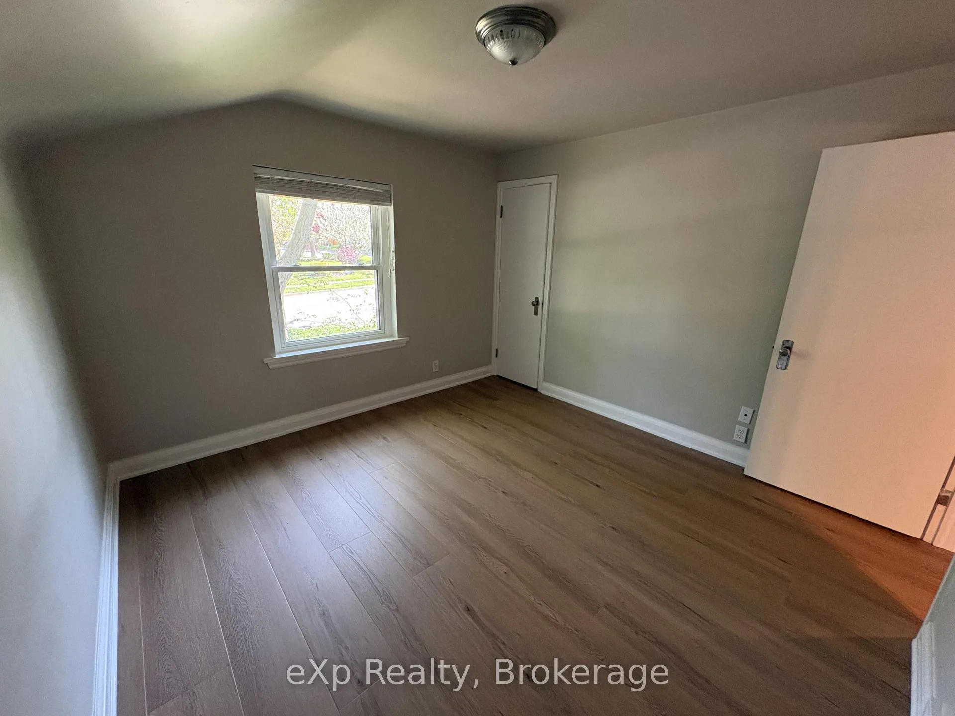 Photo 11 of 73 Metcalfe Street, Guelph, St. George's — HOMEH