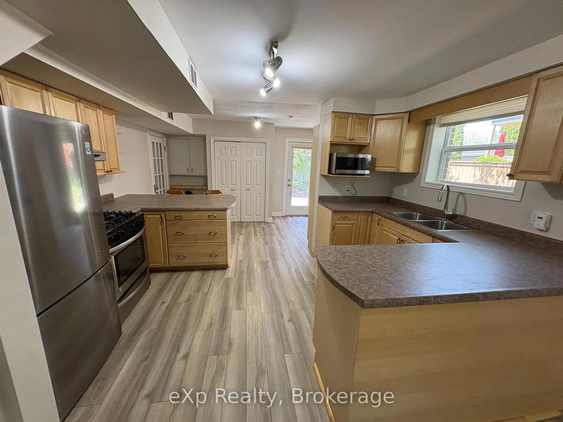 Photo 12 of 73 Metcalfe Street, Guelph, St. George's — HOMEH