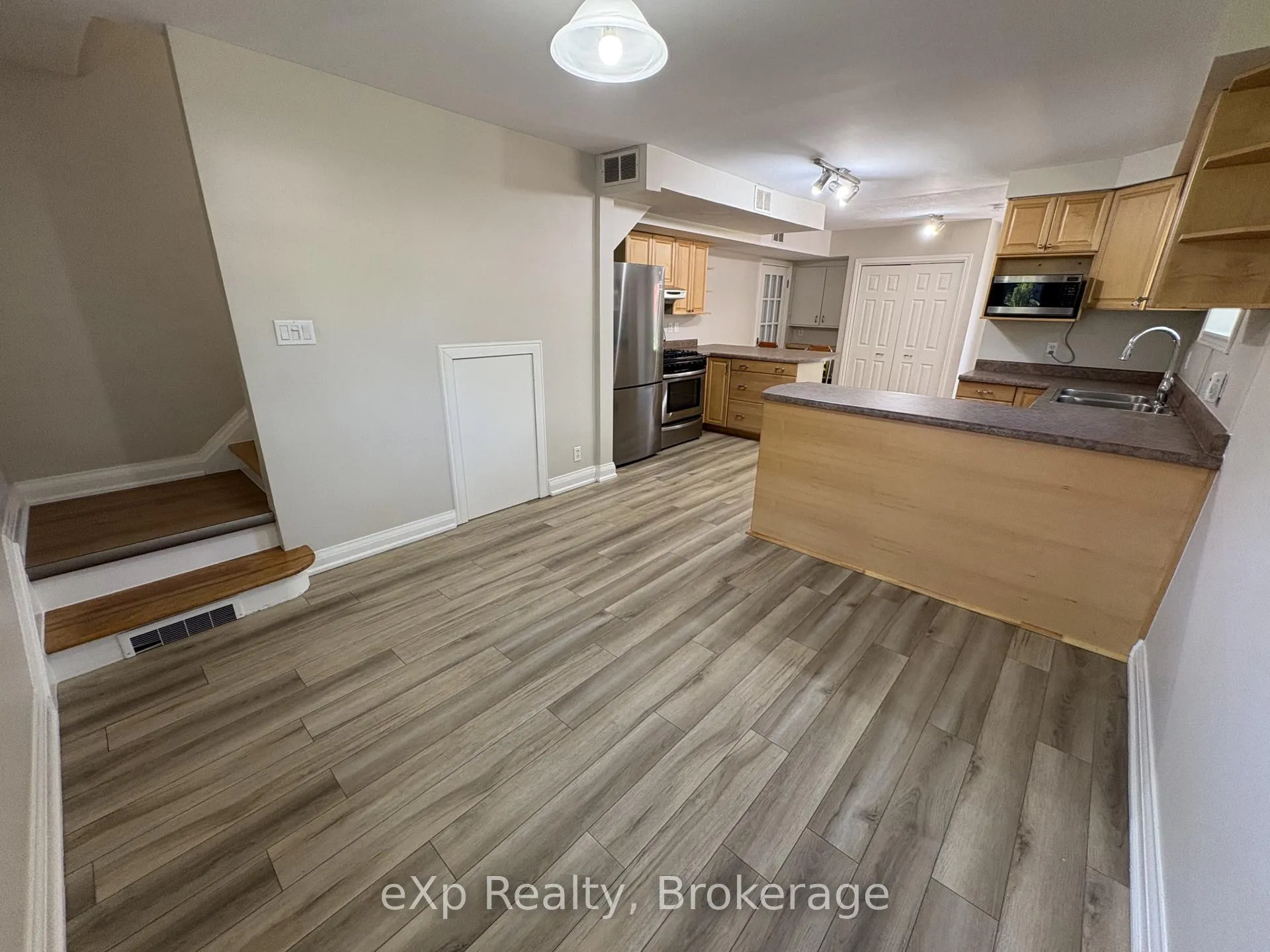 Photo 14 of 73 Metcalfe Street, Guelph, St. George's — HOMEH