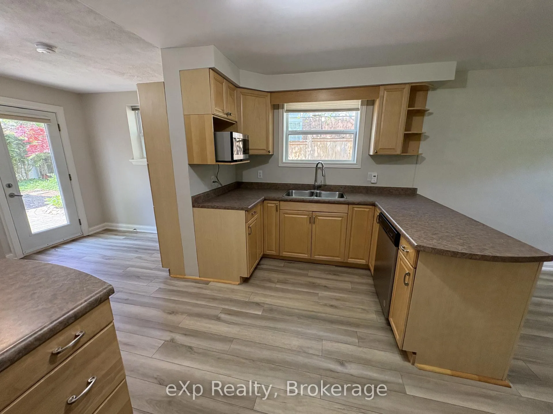 Photo 15 of 73 Metcalfe Street, Guelph, St. George's — HOMEH