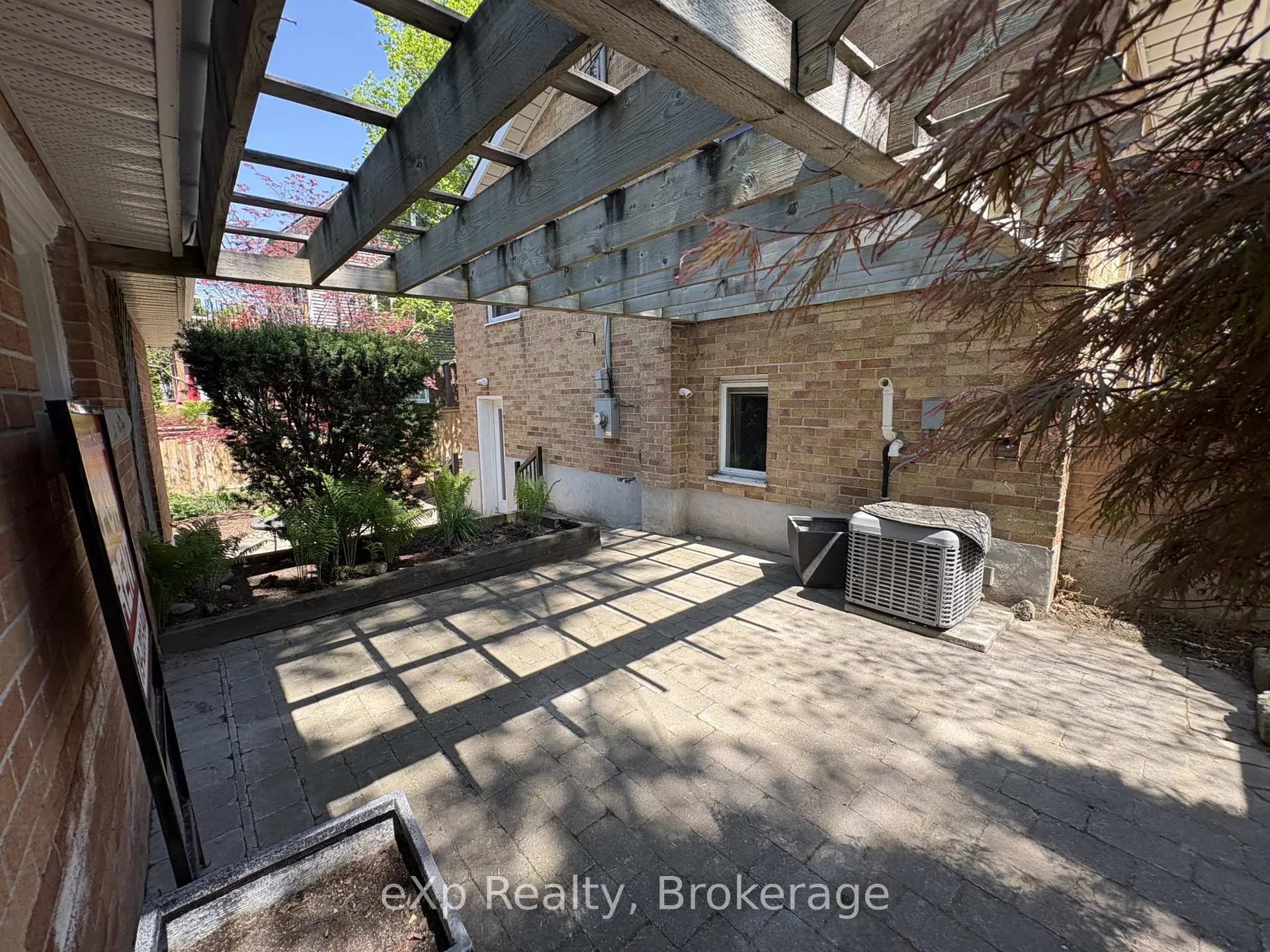 Photo 17 of 73 Metcalfe Street, Guelph, St. George's — HOMEH