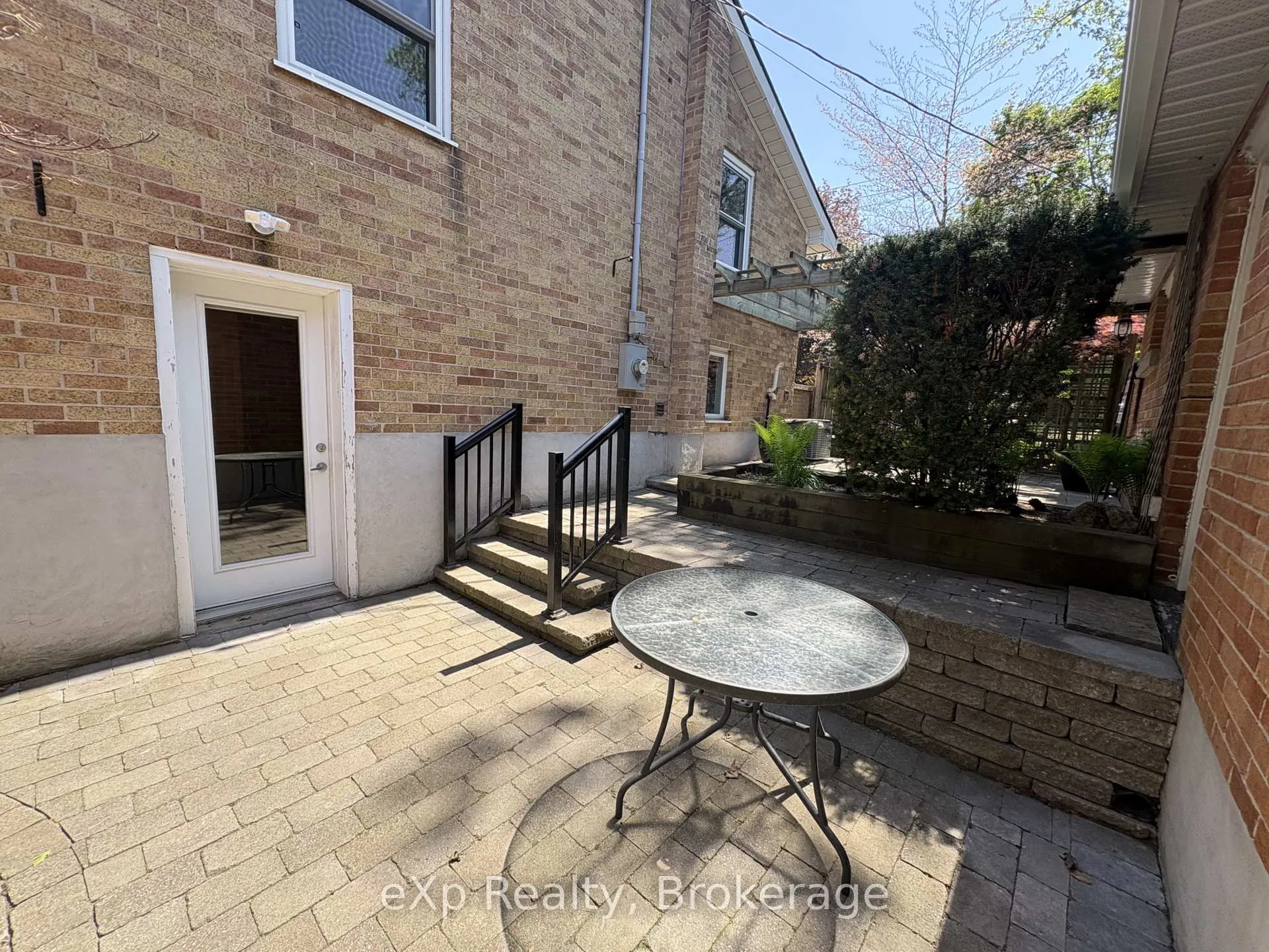 Photo 20 of 73 Metcalfe Street, Guelph, St. George's — HOMEH