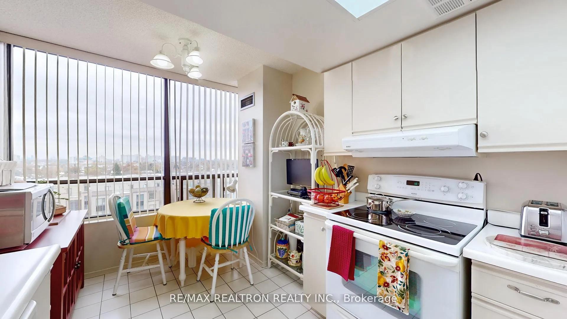 Photo 13 of Unit 805, 7420 Bathurst Street, Vaughan, Brownridge — HOMEH