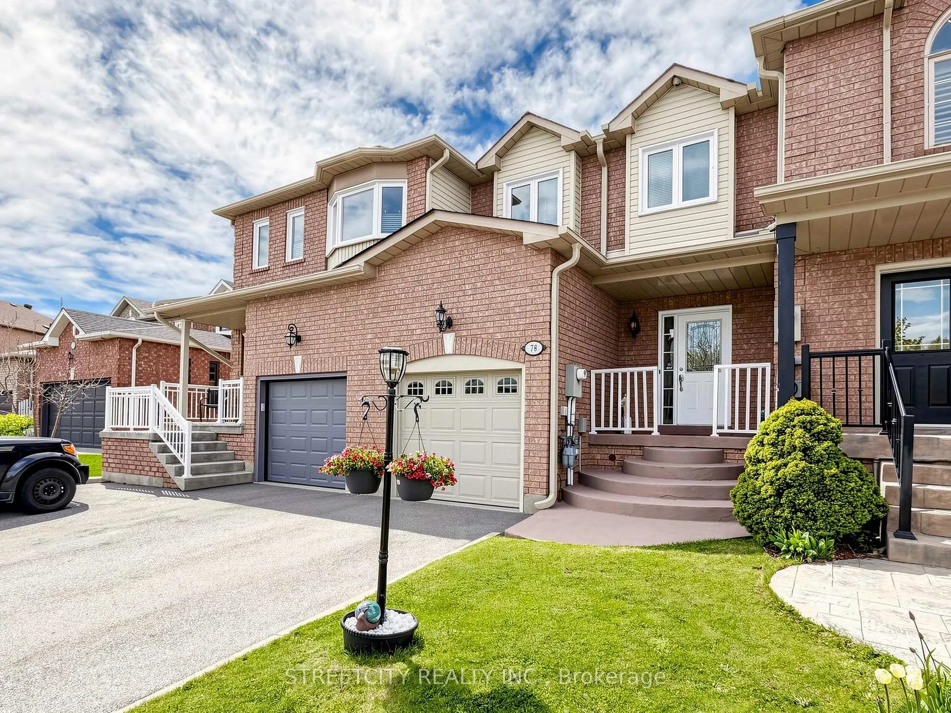 Photo 2 of 78 Waterbury Street, Caledon, Bolton East — HOMEH