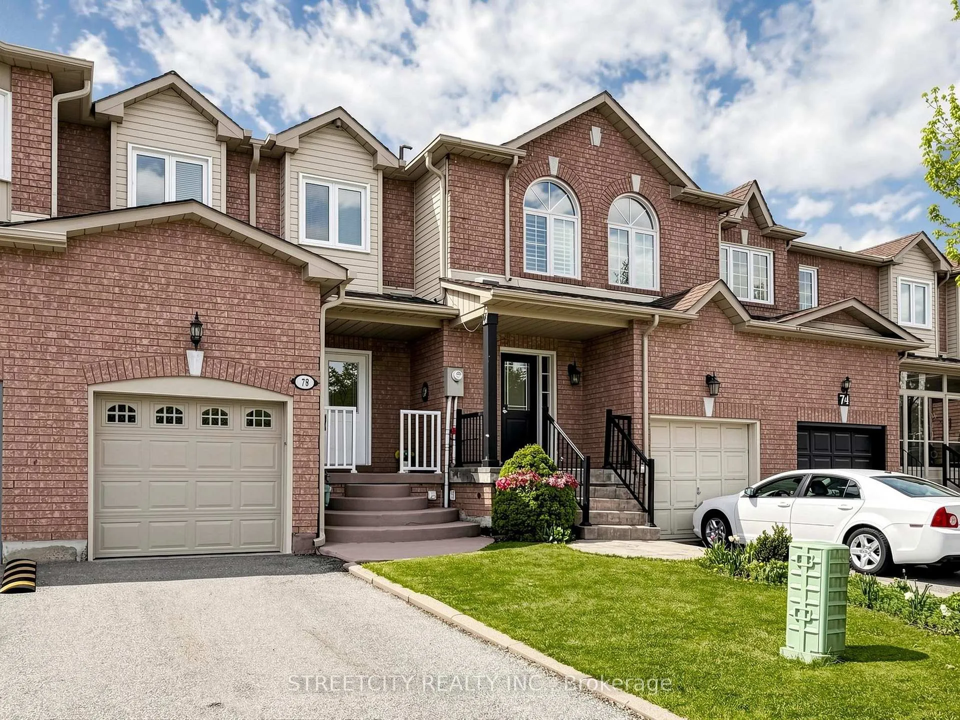 Photo 3 of 78 Waterbury Street, Caledon, Bolton East — HOMEH