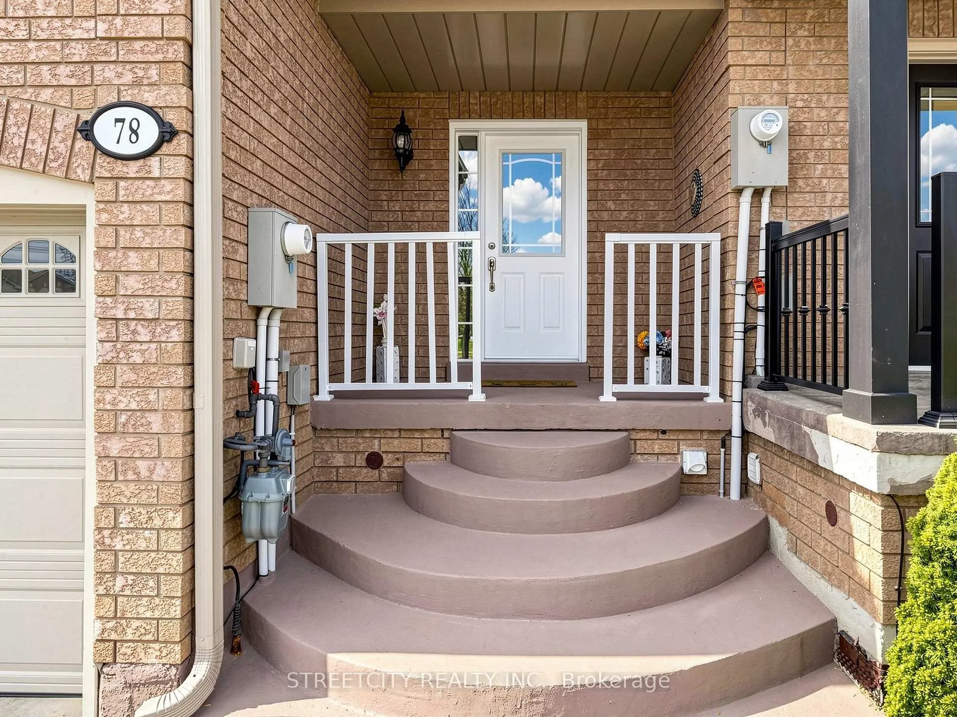 Photo 4 of 78 Waterbury Street, Caledon, Bolton East — HOMEH