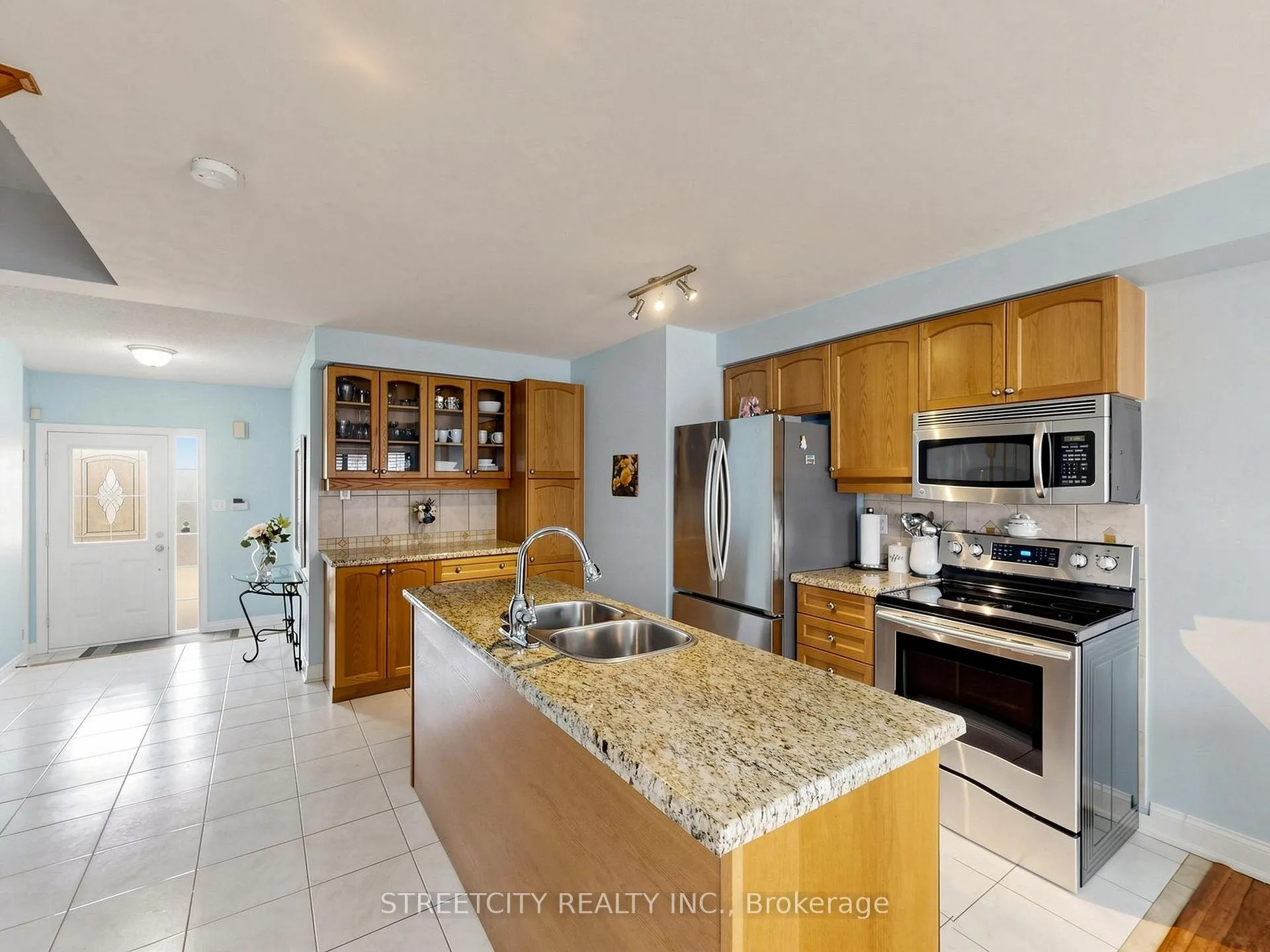 Photo 9 of 78 Waterbury Street, Caledon, Bolton East — HOMEH