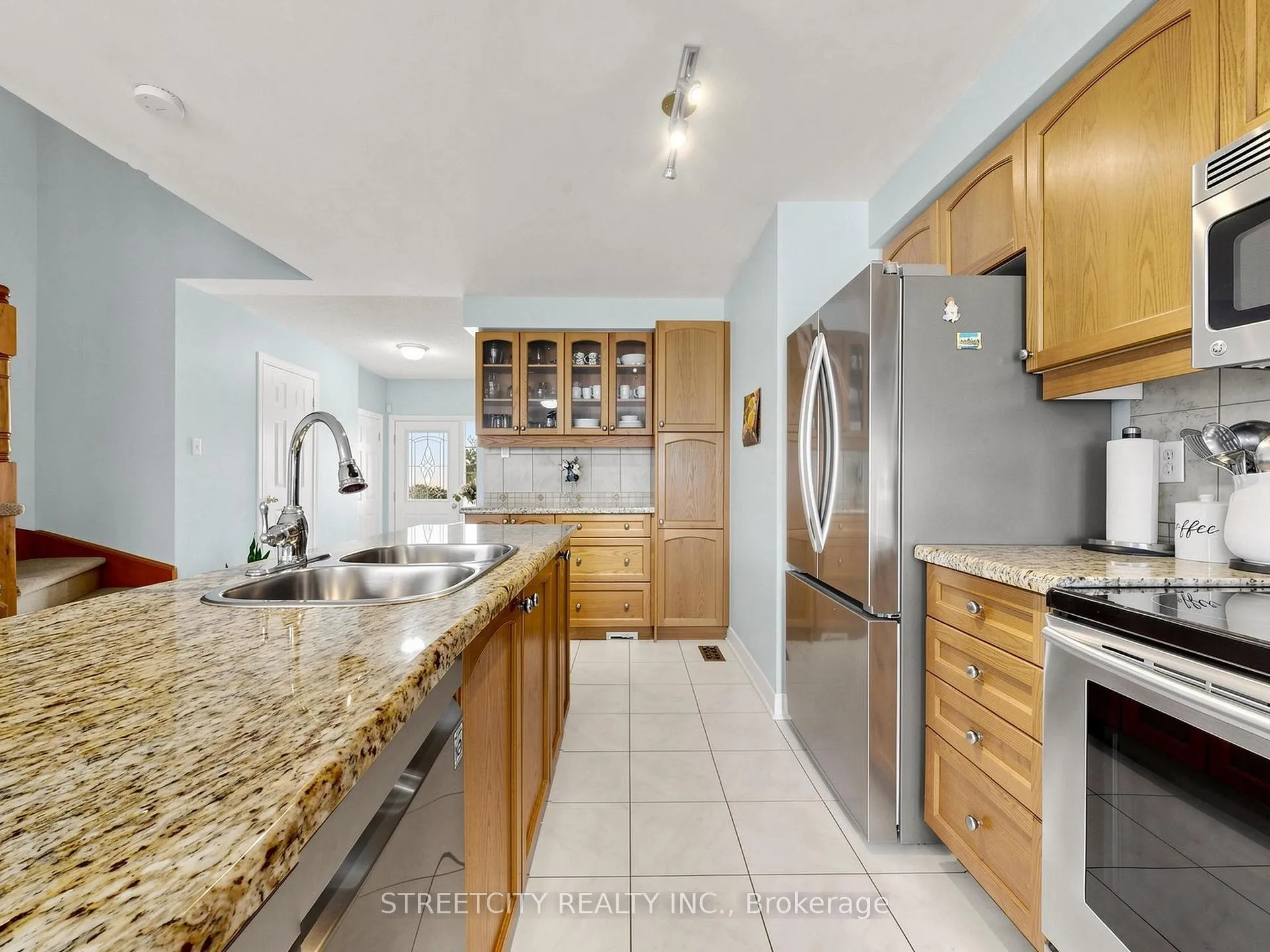 Photo 10 of 78 Waterbury Street, Caledon, Bolton East — HOMEH